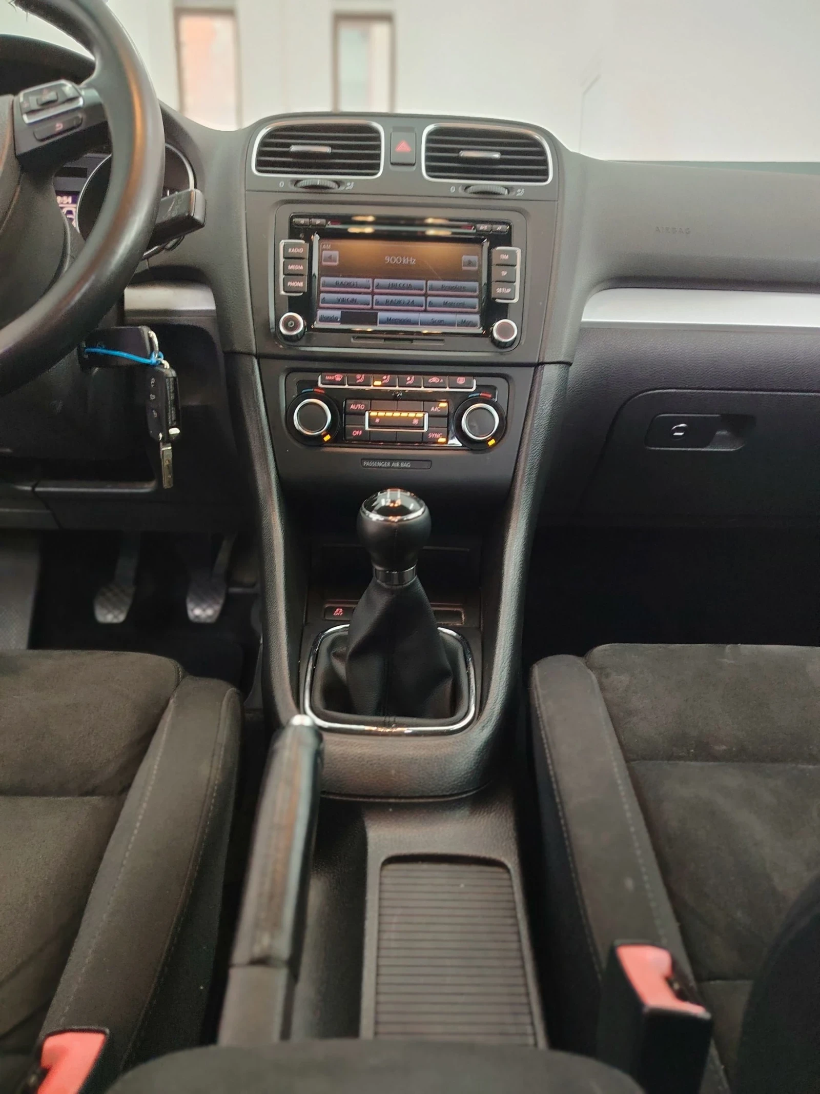 VW Golf 1.6TDI* Face* Navi - изображение 10