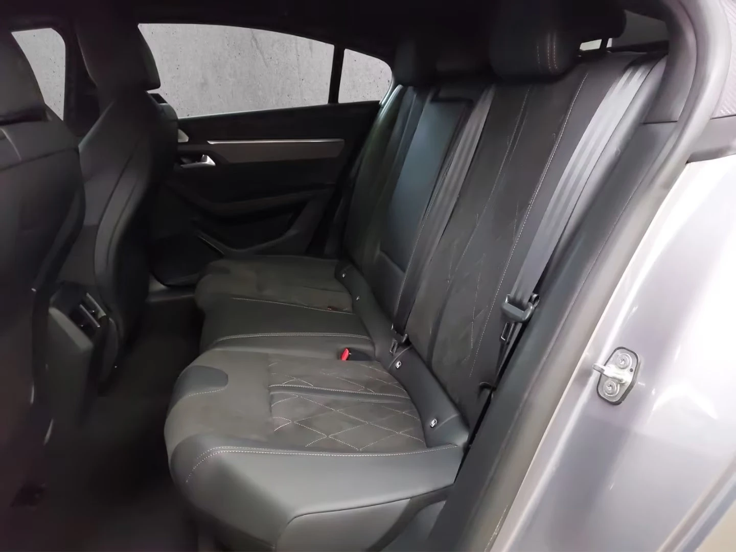 Peugeot 508 1.6PHEV/225HP/GTLINE/360/NAVI/FOCAL/ACC/LED/105z, снимка 15 - Автомобили и джипове - 53709668