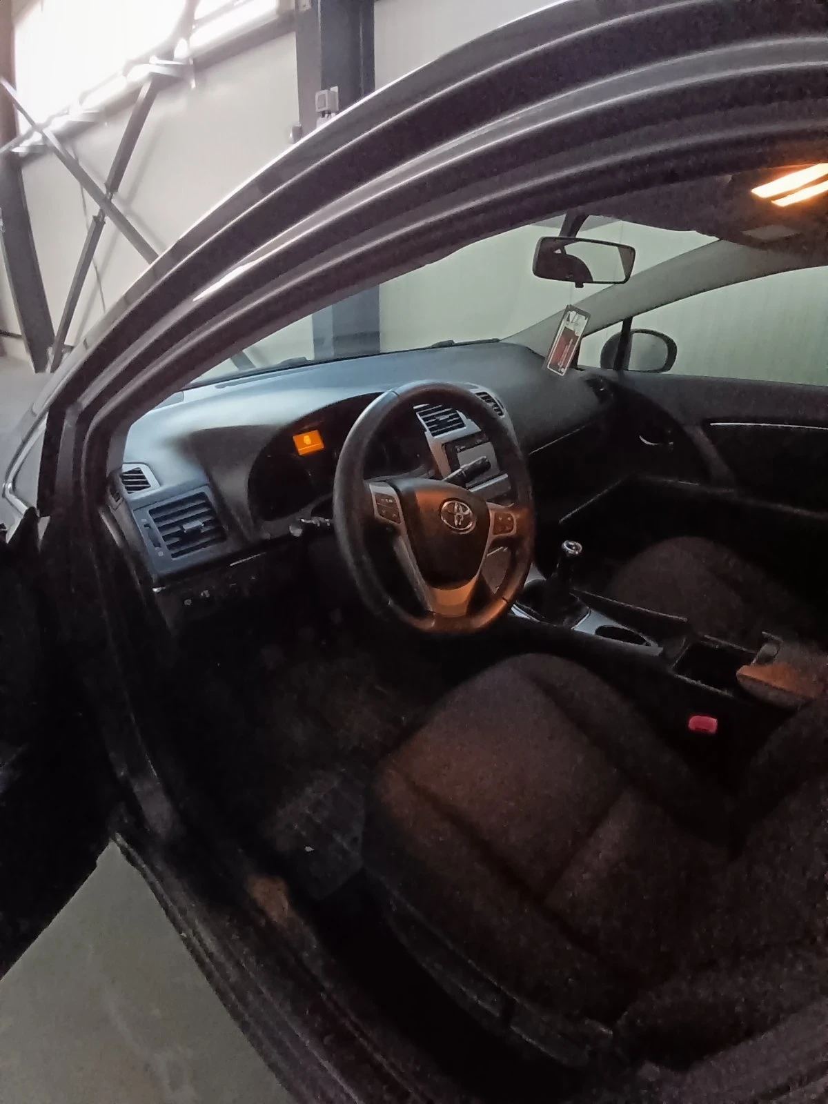 Toyota Avensis 2.0 Diesel, снимка 5 - Автомобили и джипове - 53722041