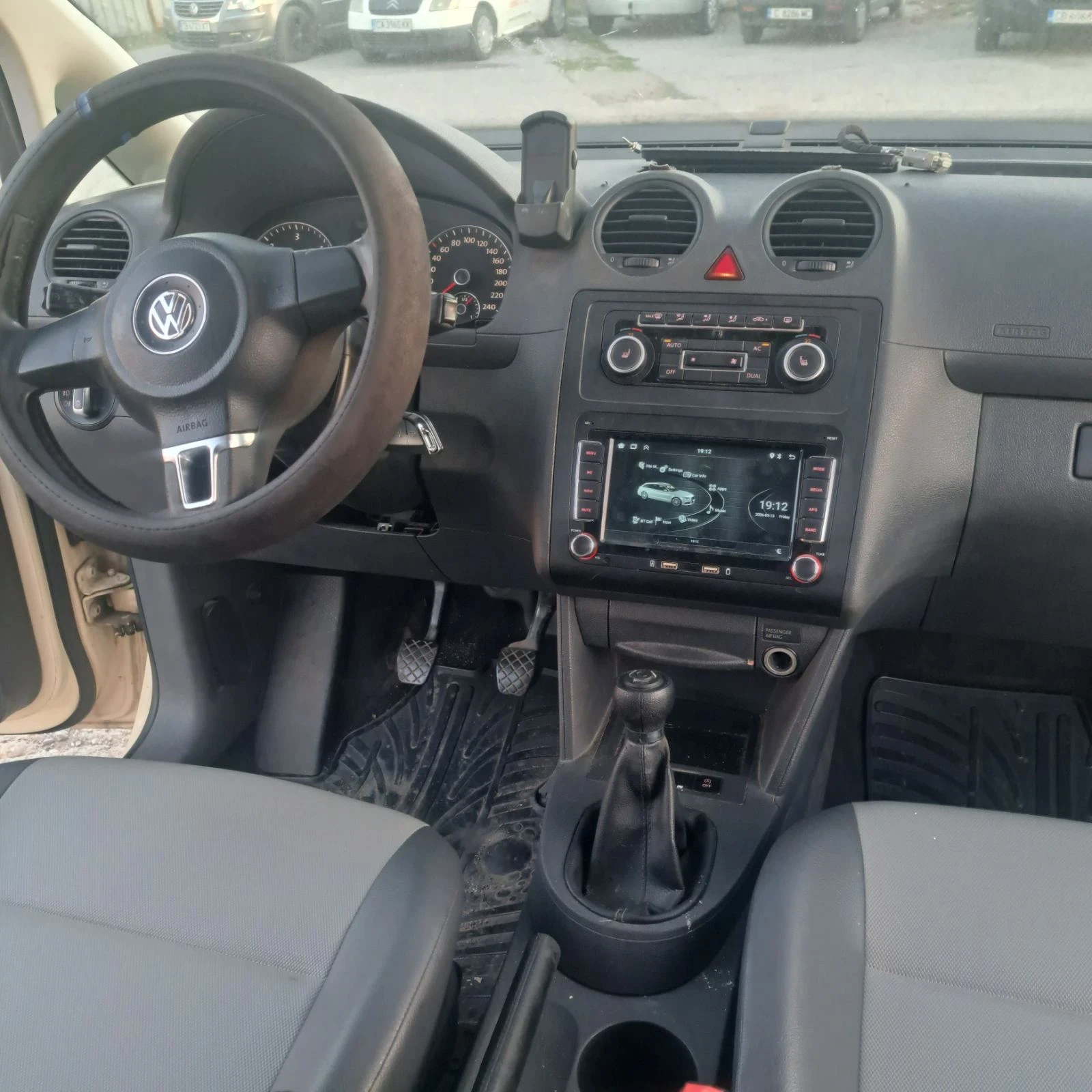 VW Caddy, снимка 8 - Автомобили и джипове - 53870023