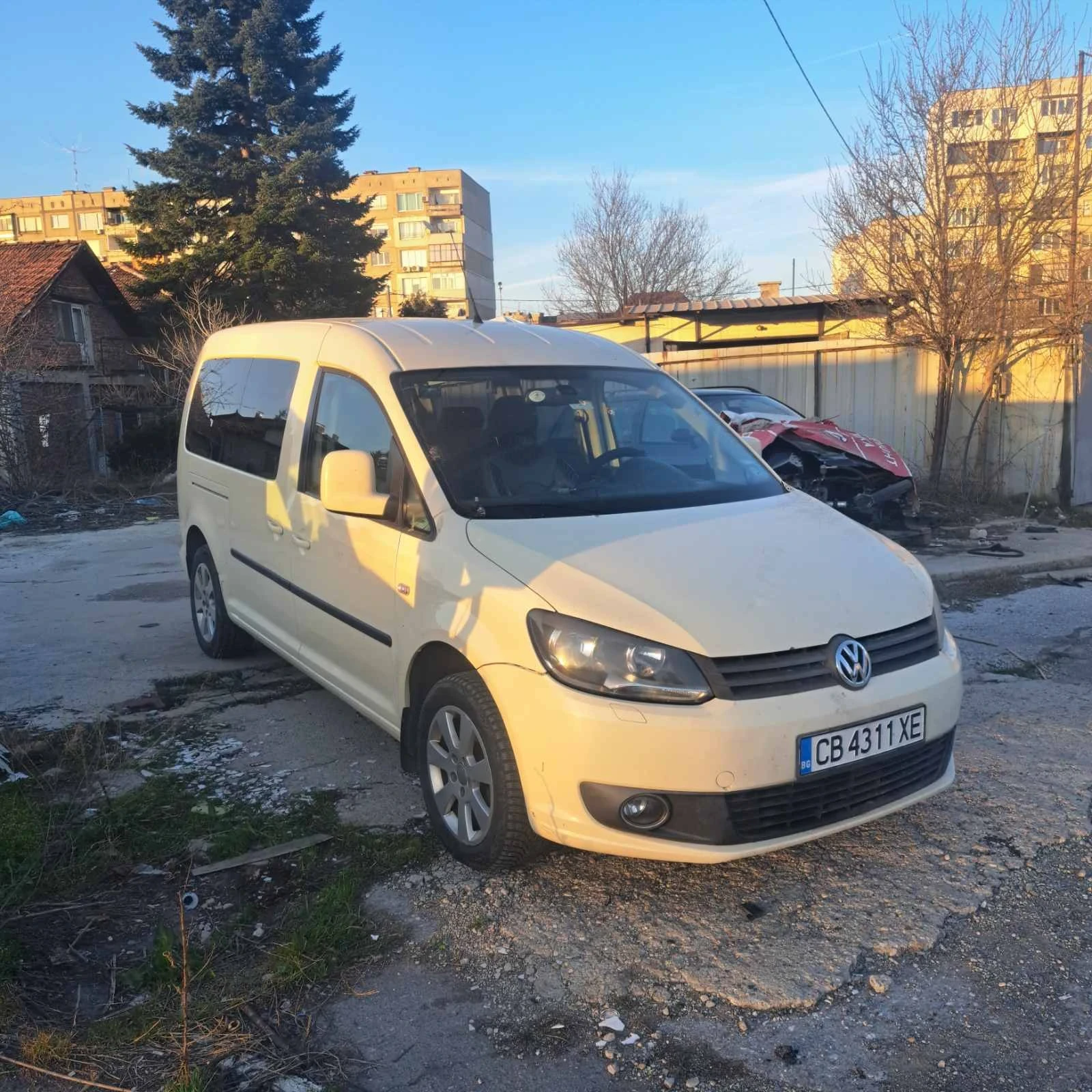VW Caddy, снимка 6 - Автомобили и джипове - 53870023