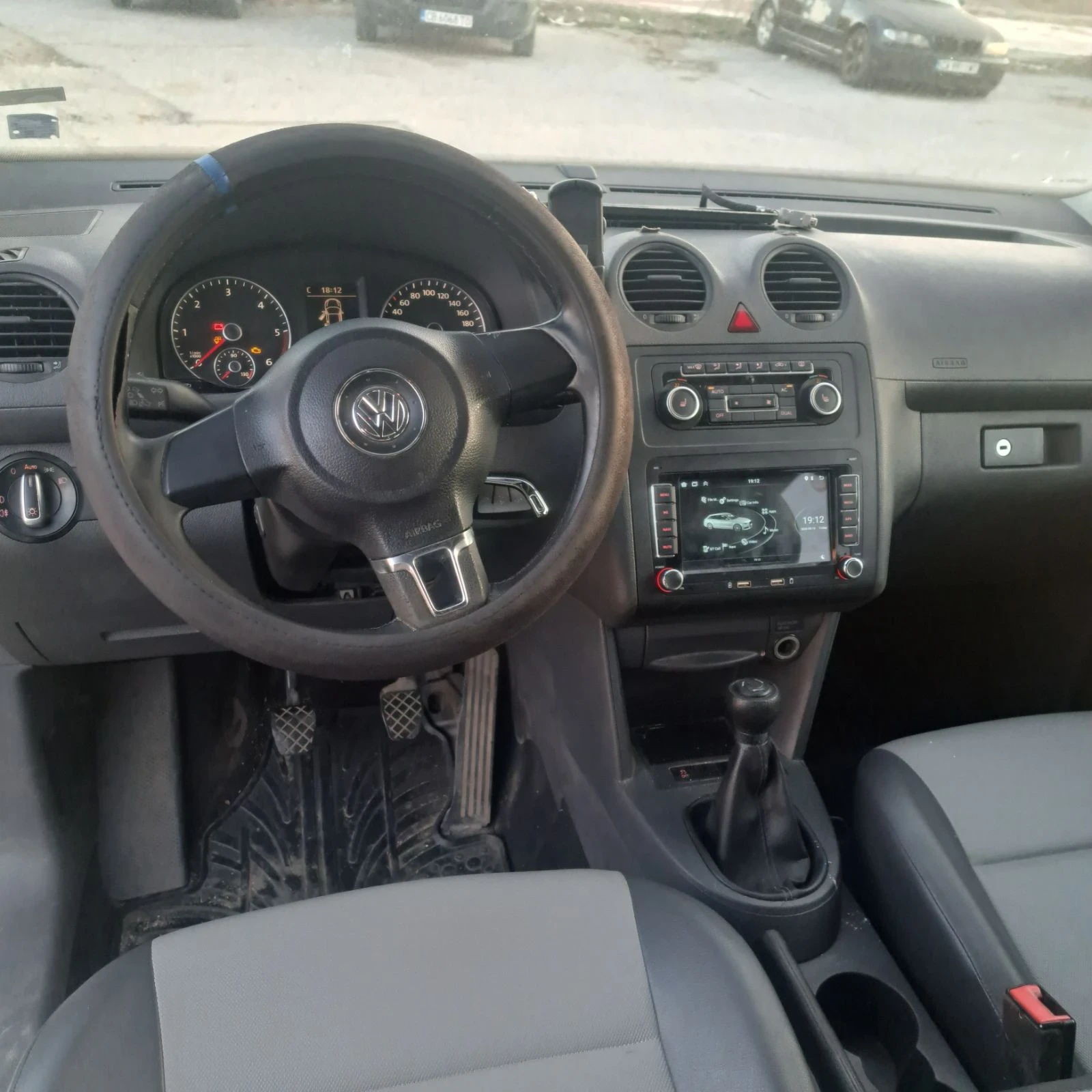 VW Caddy, снимка 7 - Автомобили и джипове - 53870023