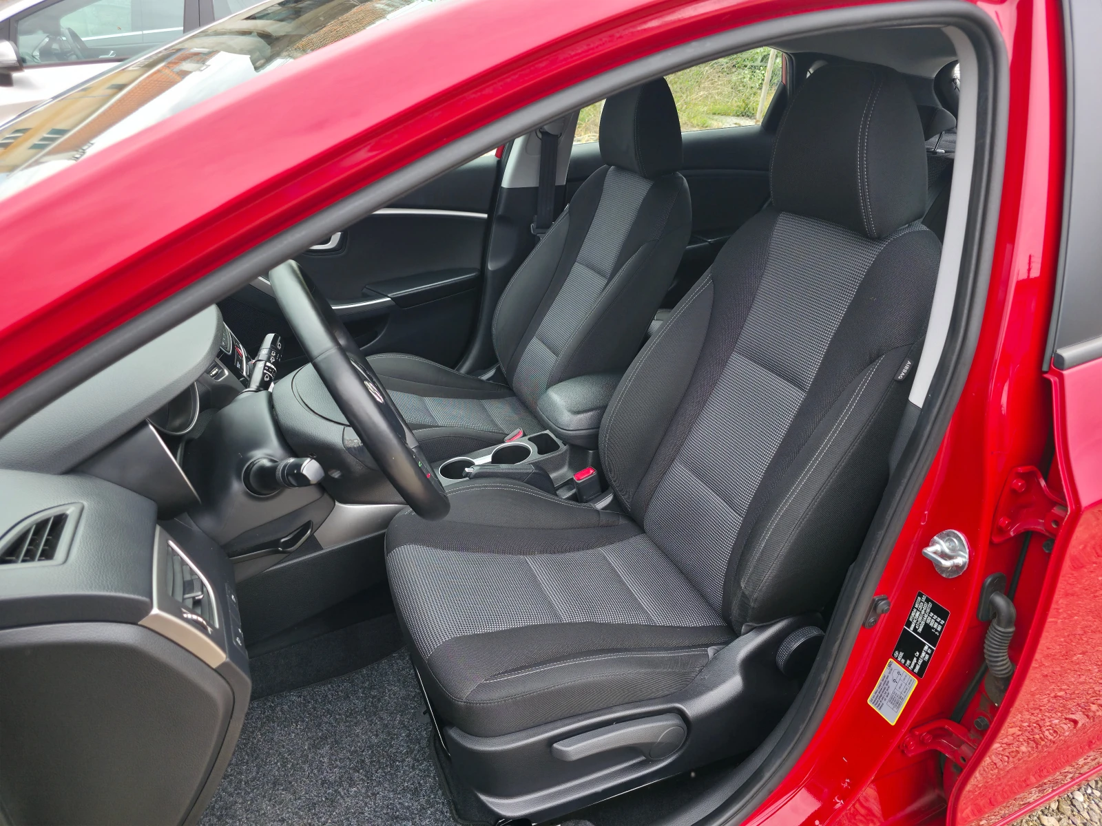 Hyundai I30 1.4i 16v, снимка 10 - Автомобили и джипове - 54885341
