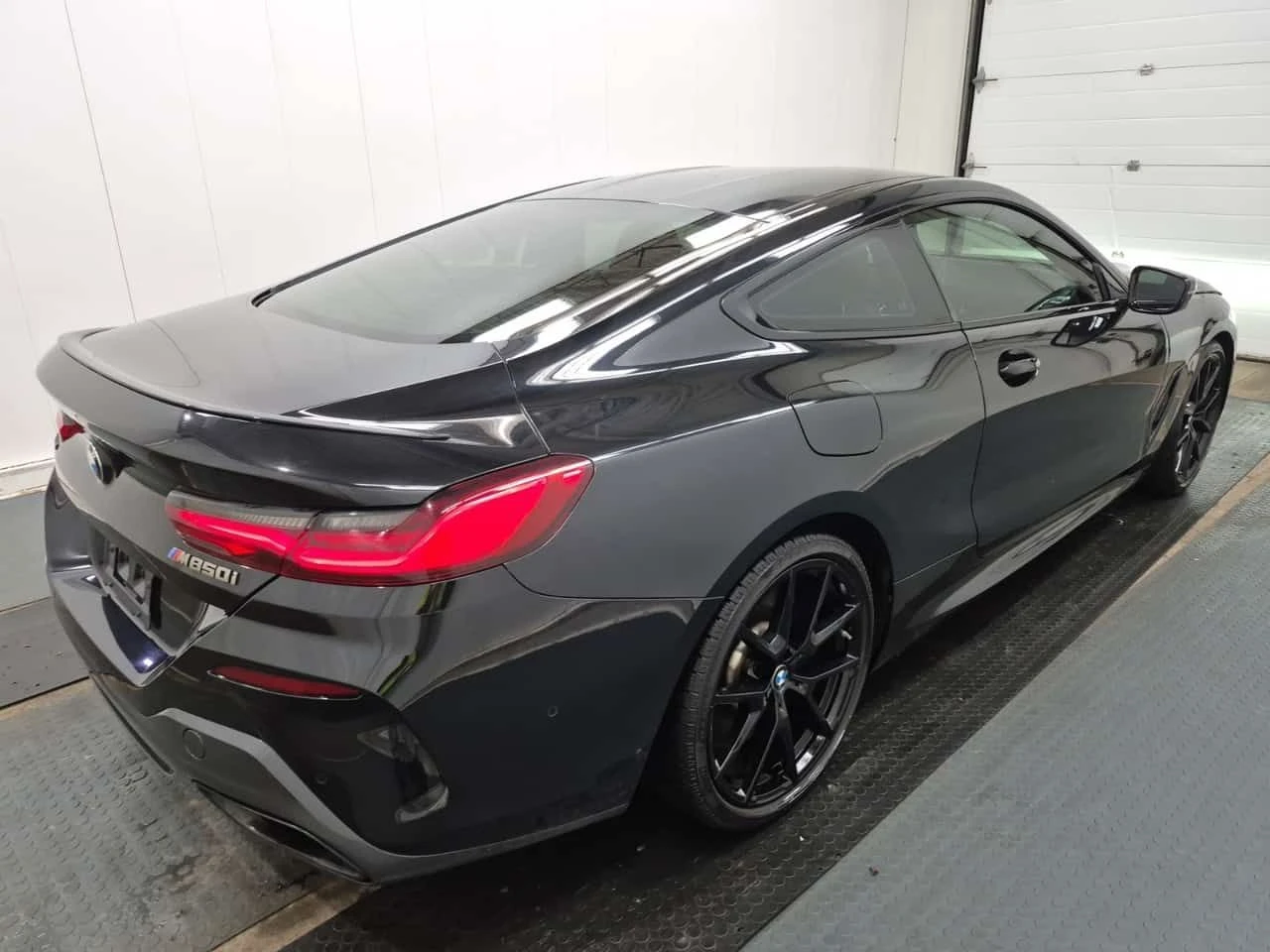 BMW 850 M850i xDrive/ДИСТРОНИК/360 КАМЕРИ, снимка 4 - Автомобили и джипове - 55023329