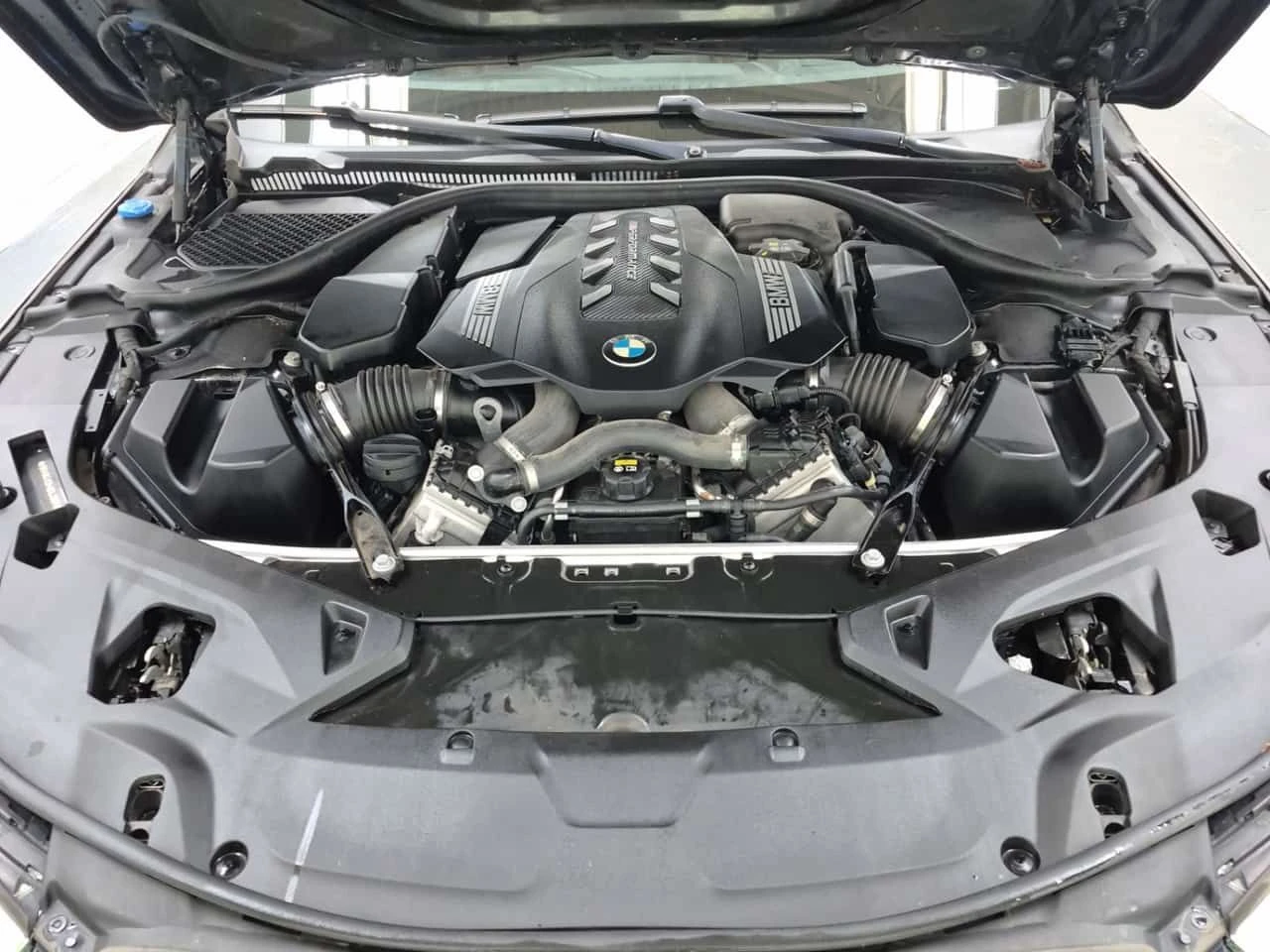 BMW 850 M850i xDrive/ДИСТРОНИК/360 КАМЕРИ, снимка 13 - Автомобили и джипове - 55023329