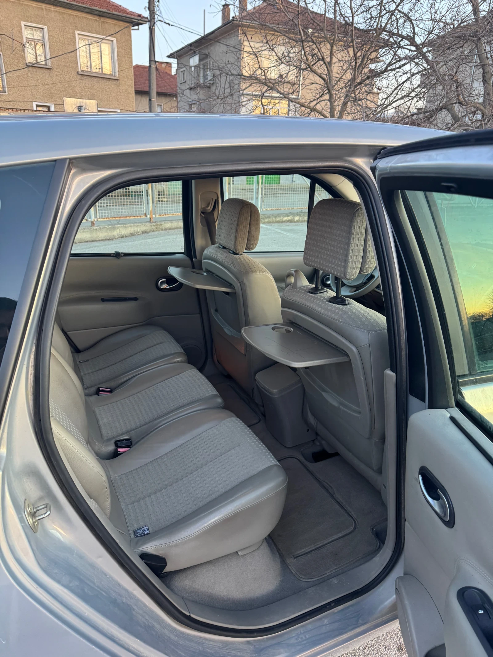 Renault Scenic, снимка 7 - Автомобили и джипове - 55408607