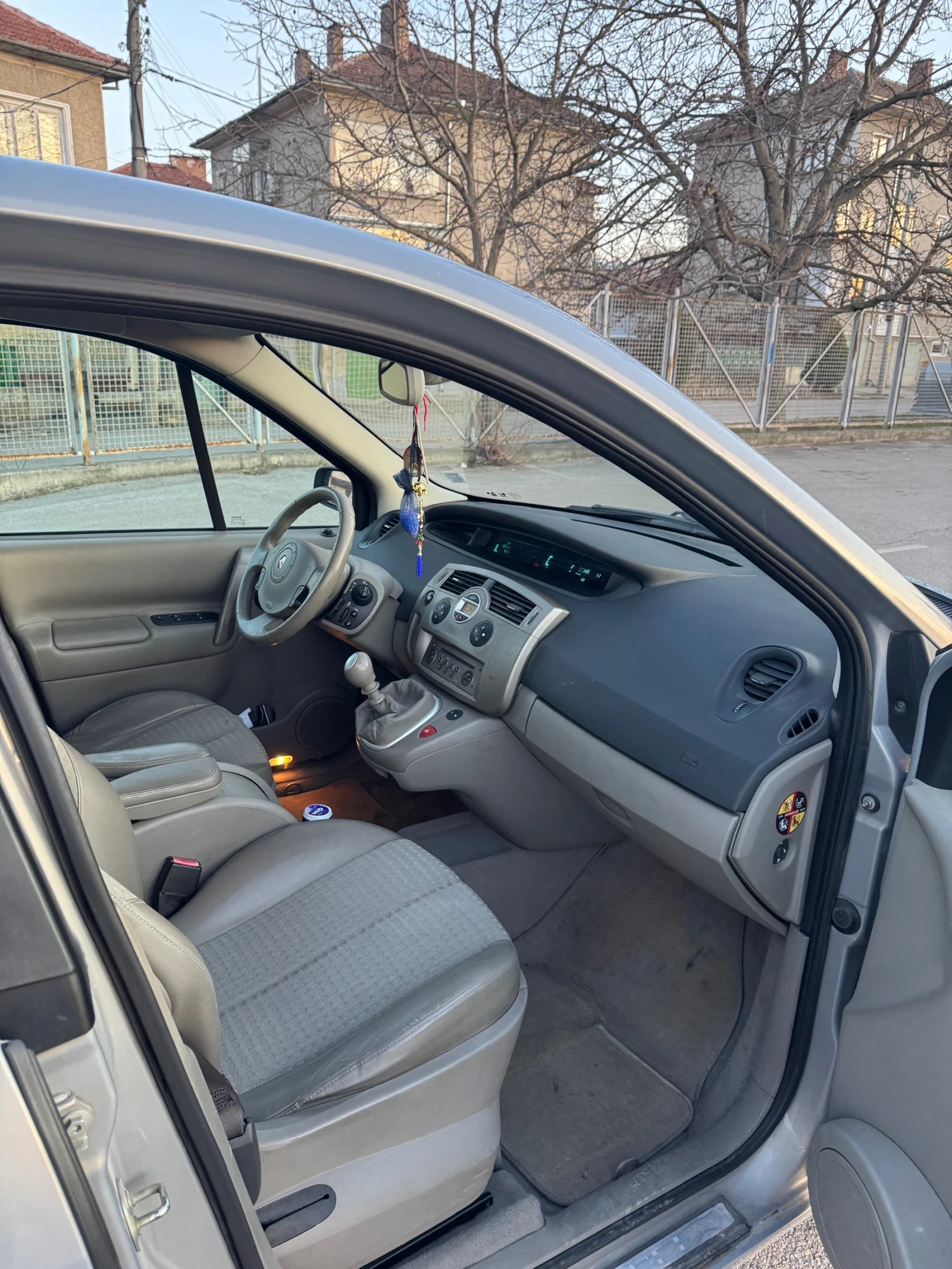 Renault Scenic, снимка 6 - Автомобили и джипове - 55408607