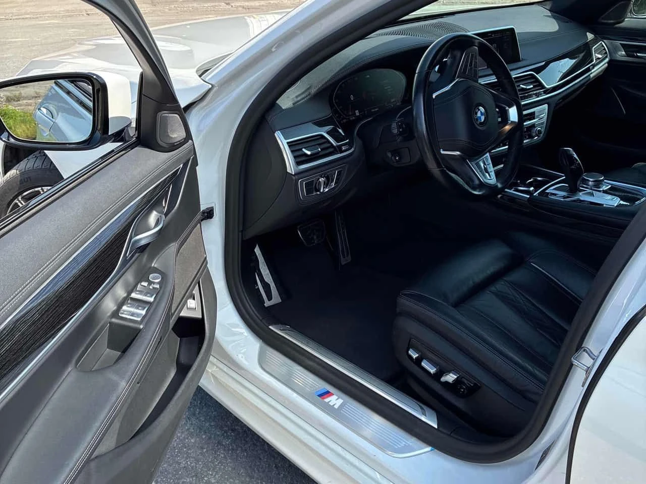 BMW 750 i xDrive | CARFAX | БЕЗ ИНЦИДЕНТИ, снимка 7 - Автомобили и джипове - 55667527