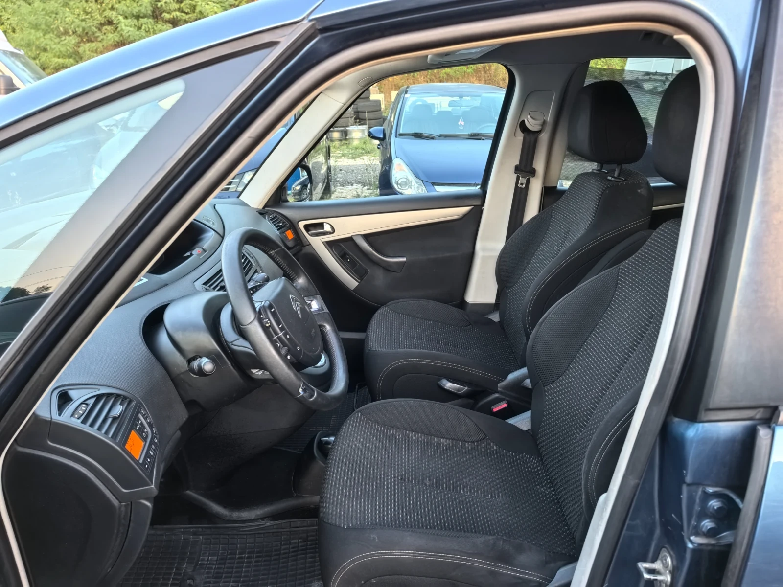 Citroen C4 Picasso 1.6hdi ПЕРФЕКТНО СЪСТОЯНИЕ , снимка 12 - Автомобили и джипове - 55930750