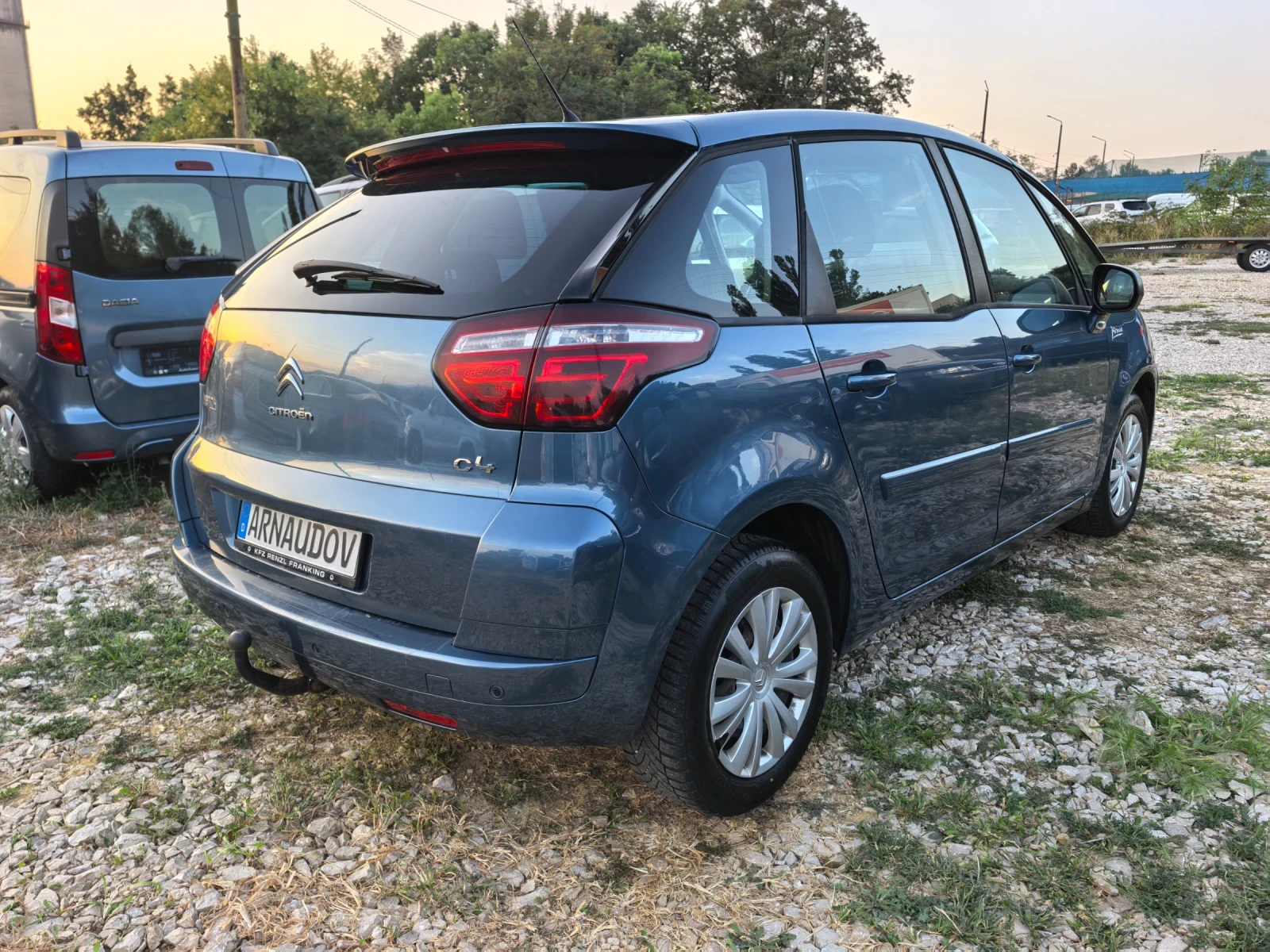 Citroen C4 Picasso 1.6hdi ПЕРФЕКТНО СЪСТОЯНИЕ , снимка 5 - Автомобили и джипове - 55930750