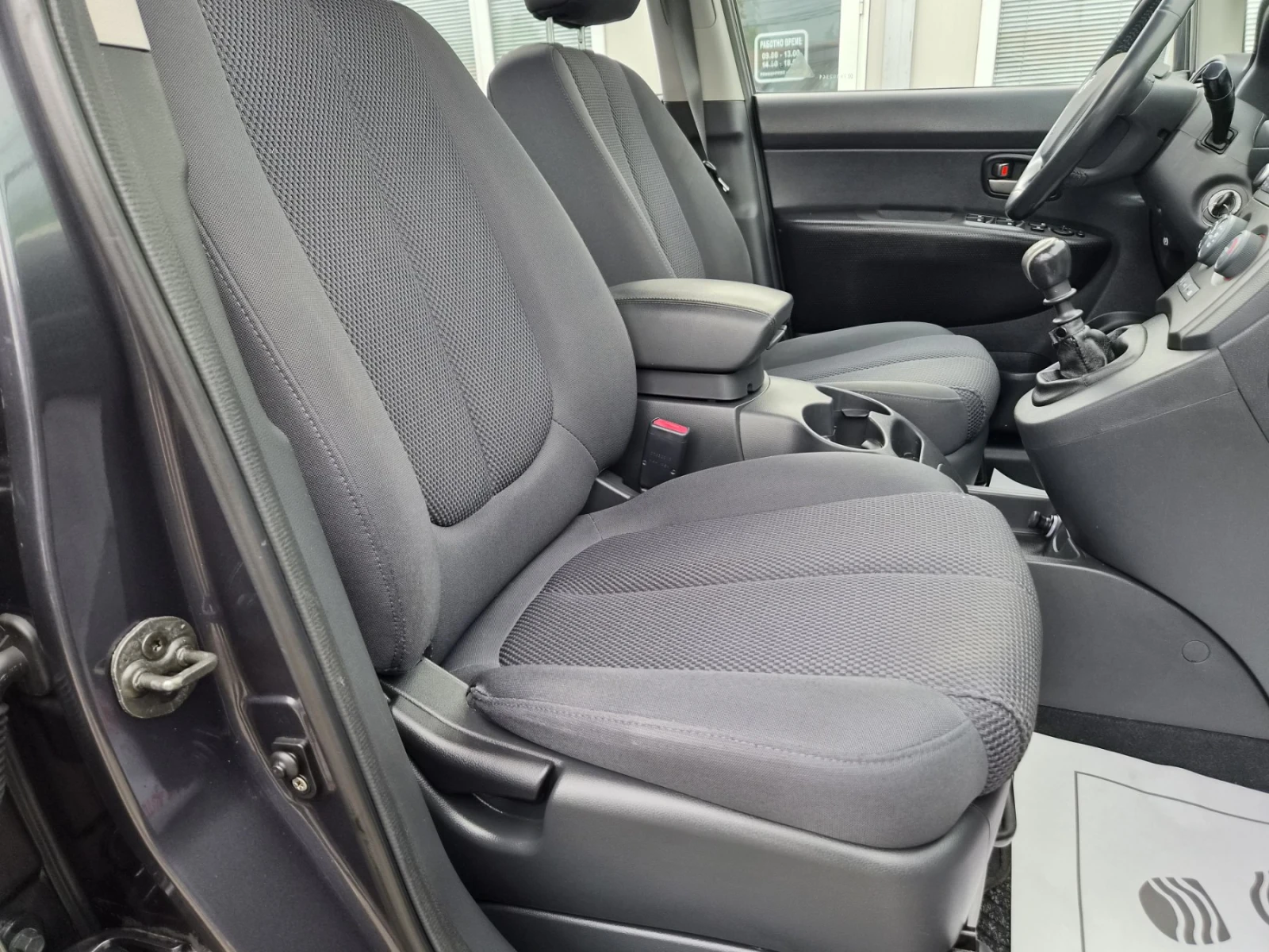 Kia Carens 2.0D-140��-92.000�� | Mobile.bg � ����������� 12