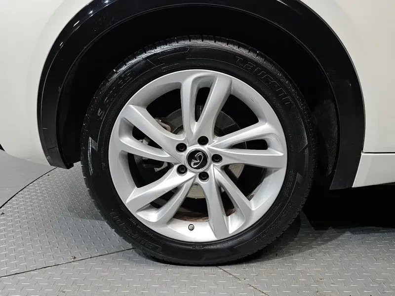 Infiniti Q30 2.0L Carfax, снимка 5 - Автомобили и джипове - 55139653