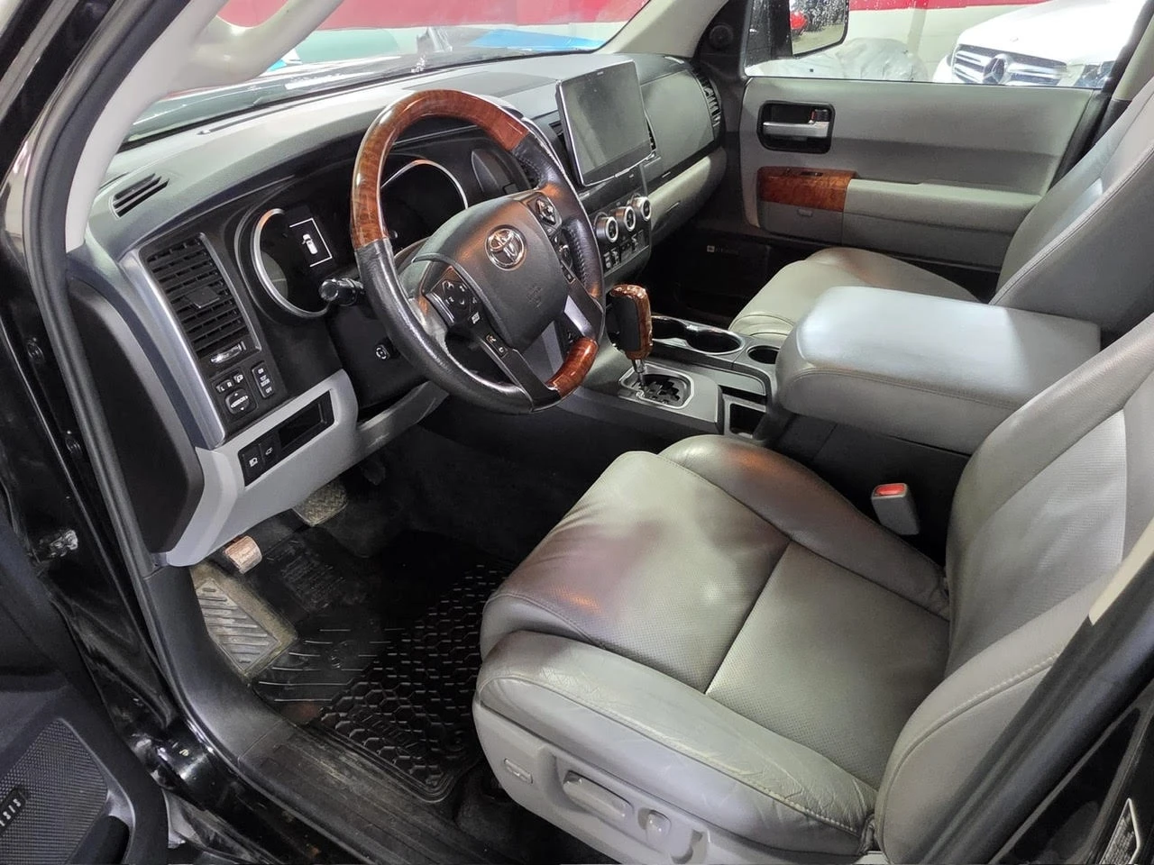 Toyota Sequoia PLATINUM * * CARFAX * * АВТО КРЕДИТ * * , снимка 9 - Автомобили и джипове - 54175214
