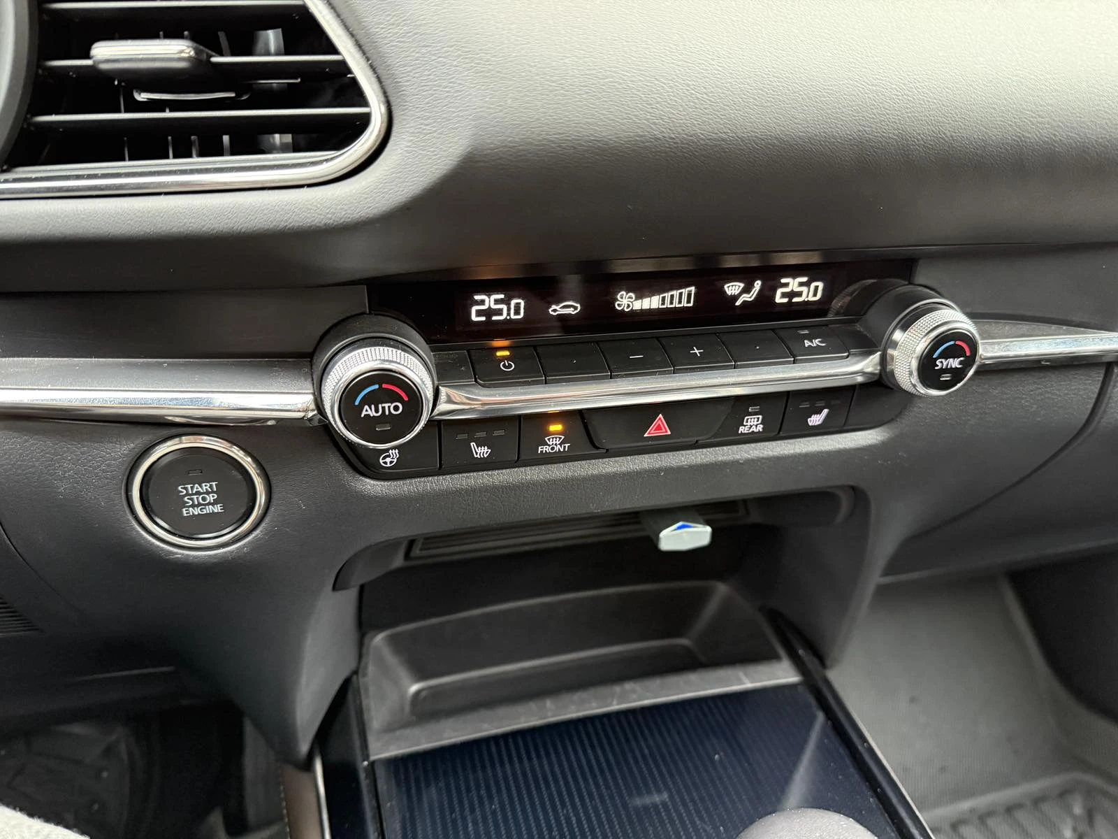 Mazda CX-30 Turbo Premium, снимка 11 - Автомобили и джипове - 54227051