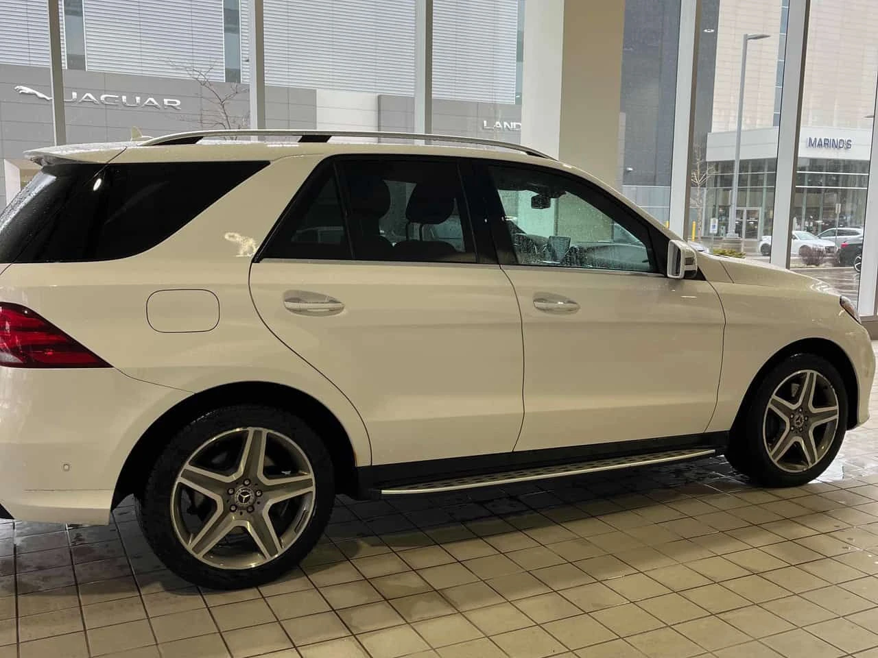 Mercedes-Benz GLE * 400 * CARFAX * ОПЦИЯ ЗА ФИНАНСИРАНЕ , снимка 3 - Автомобили и джипове - 55335155