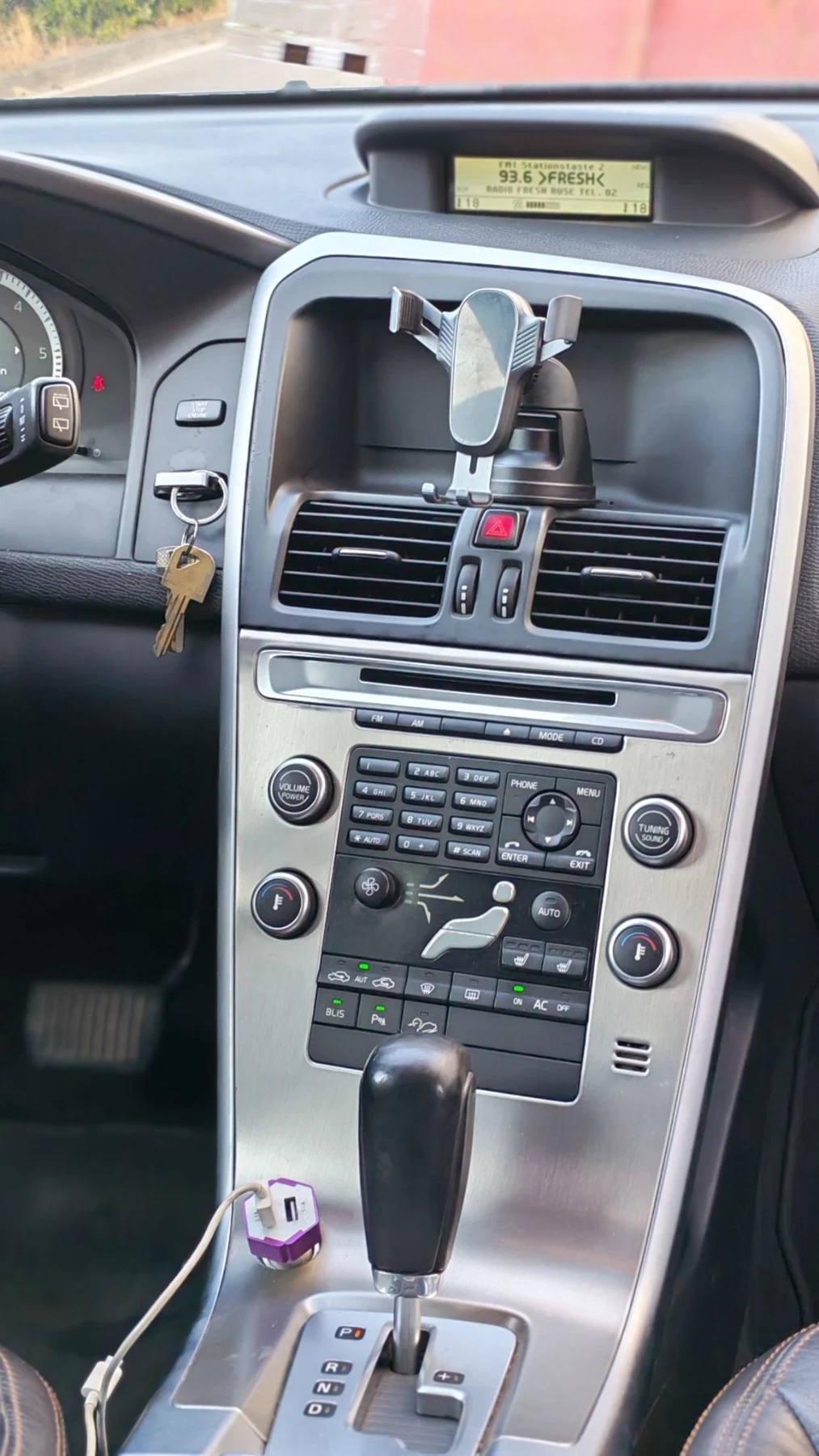 Volvo XC60 2.4 D5 205Hp, снимка 11 - Автомобили и джипове - 55607536