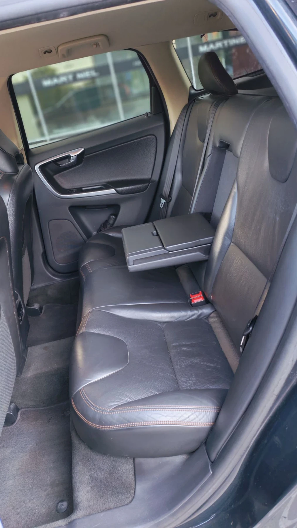 Volvo XC60 2.4 D5 205Hp, снимка 9 - Автомобили и джипове - 55607536