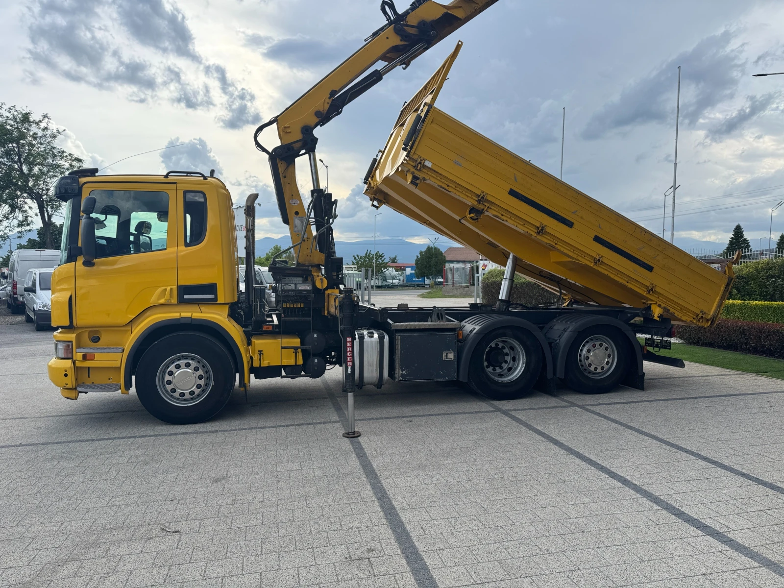 Scania P 320 Самосвал+ Кран Hiab 166 ES-5 HIDUO - изображение 6
