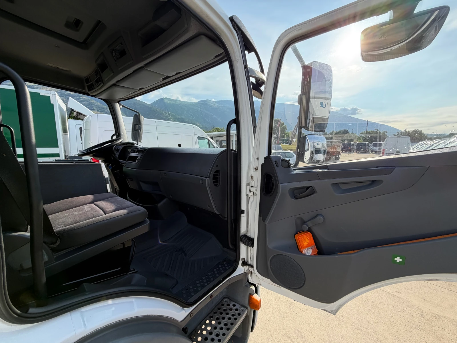 Mercedes-Benz Atego ТРЪБЕН ПЪТ!ХЛАДИЛЕН!КЛИМА!ТОП!, снимка 17 - Камиони - 54944461