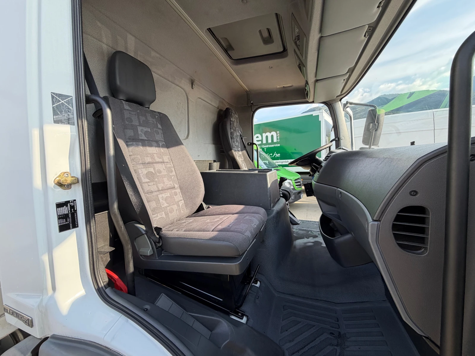 Mercedes-Benz Atego ТРЪБЕН ПЪТ!ХЛАДИЛЕН!КЛИМА!ТОП!, снимка 16 - Камиони - 54944461