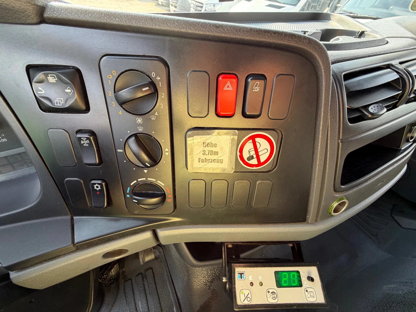 Mercedes-Benz Atego ТРЪБЕН ПЪТ!ХЛАДИЛЕН!КЛИМА!ТОП!, снимка 15 - Камиони - 54944461
