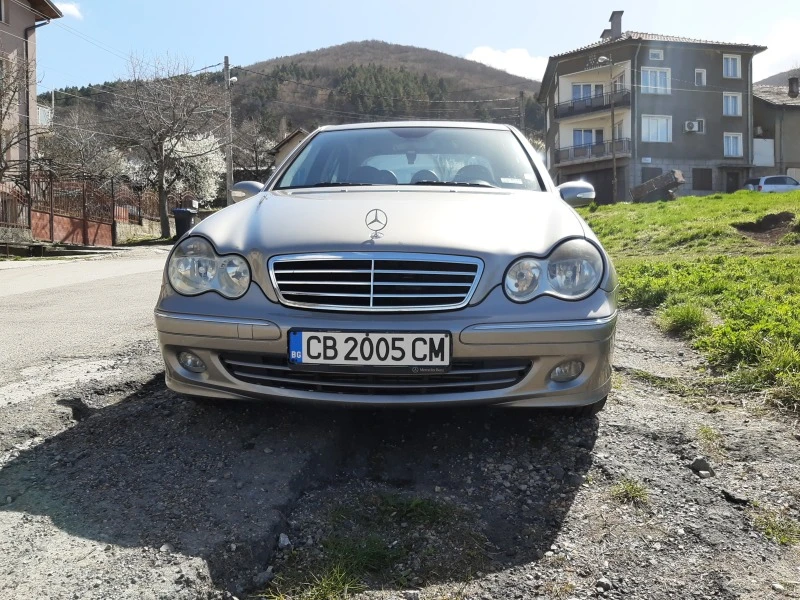 Mercedes-Benz C 220 авангард, снимка 8 - Автомобили и джипове - 47284746