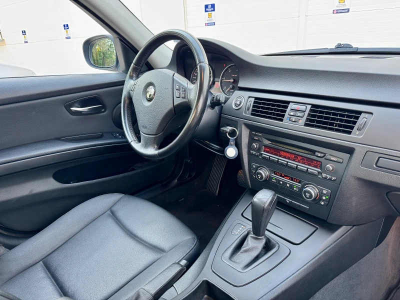 BMW 320 2.0d XDrive, снимка 10 - Автомобили и джипове - 52399059