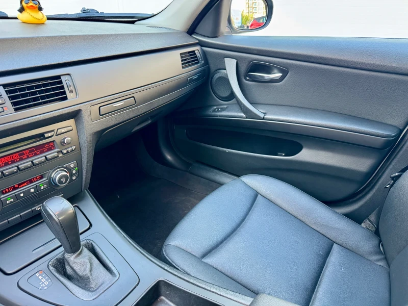 BMW 320 2.0d XDrive, снимка 16 - Автомобили и джипове - 52399059