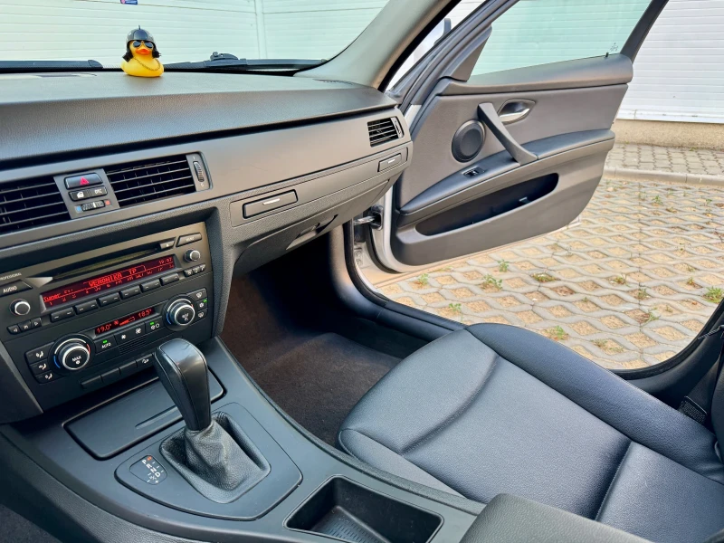 BMW 320 2.0d XDrive, снимка 11 - Автомобили и джипове - 52399059