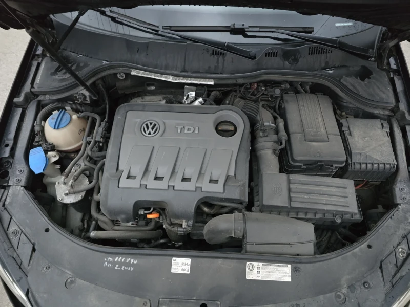 VW Passat 2.0 TDI, снимка 9 - Автомобили и джипове - 51937835