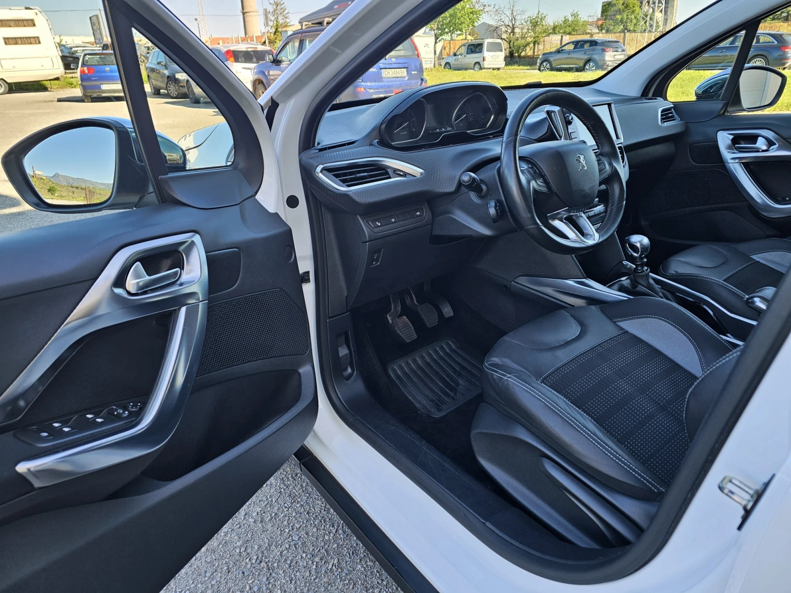 Peugeot 2008 1.6 e-HDI FELINE - изображение 9