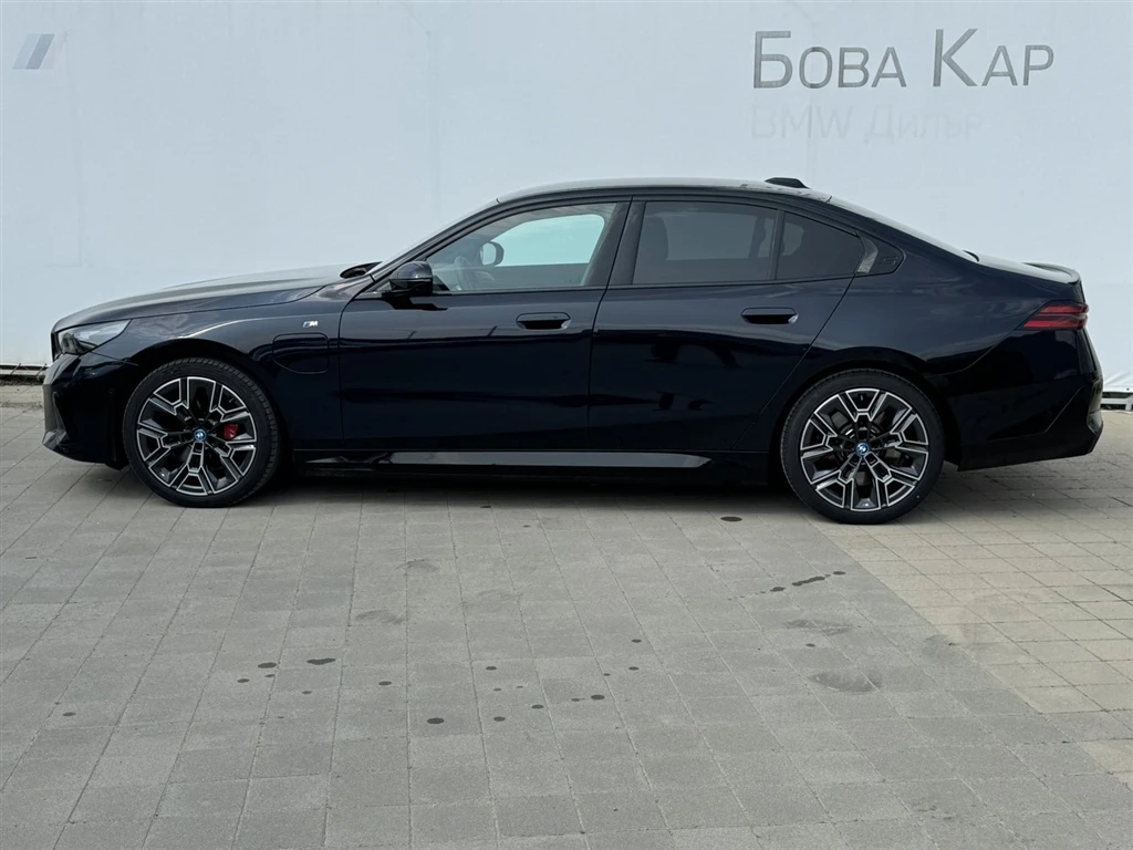 BMW 550 xDrive Sedan - изображение 3