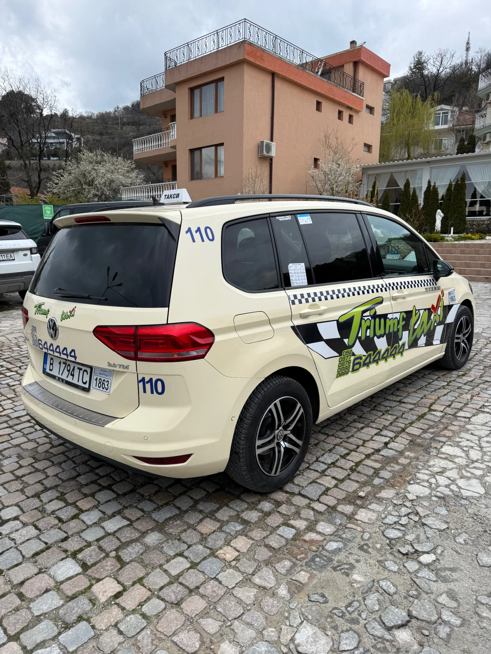 VW Touran 2.0 TDI, снимка 3 - Автомобили и джипове - 54033604