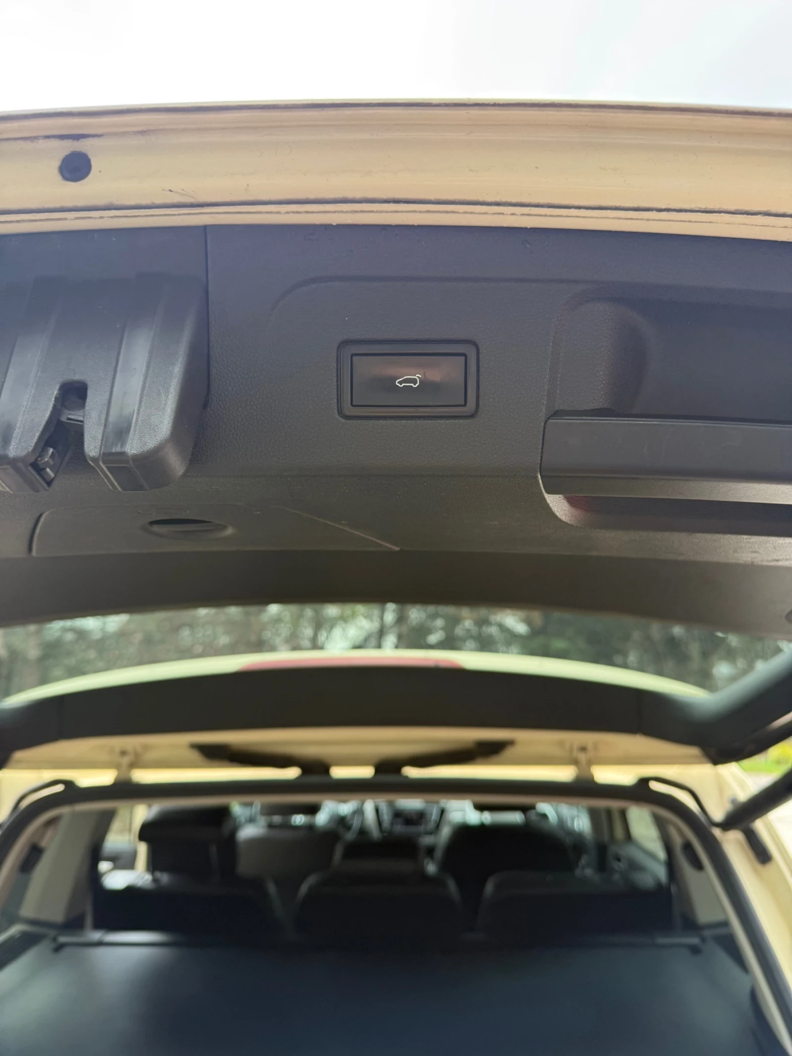 VW Touran 2.0 TDI, снимка 9 - Автомобили и джипове - 54033604