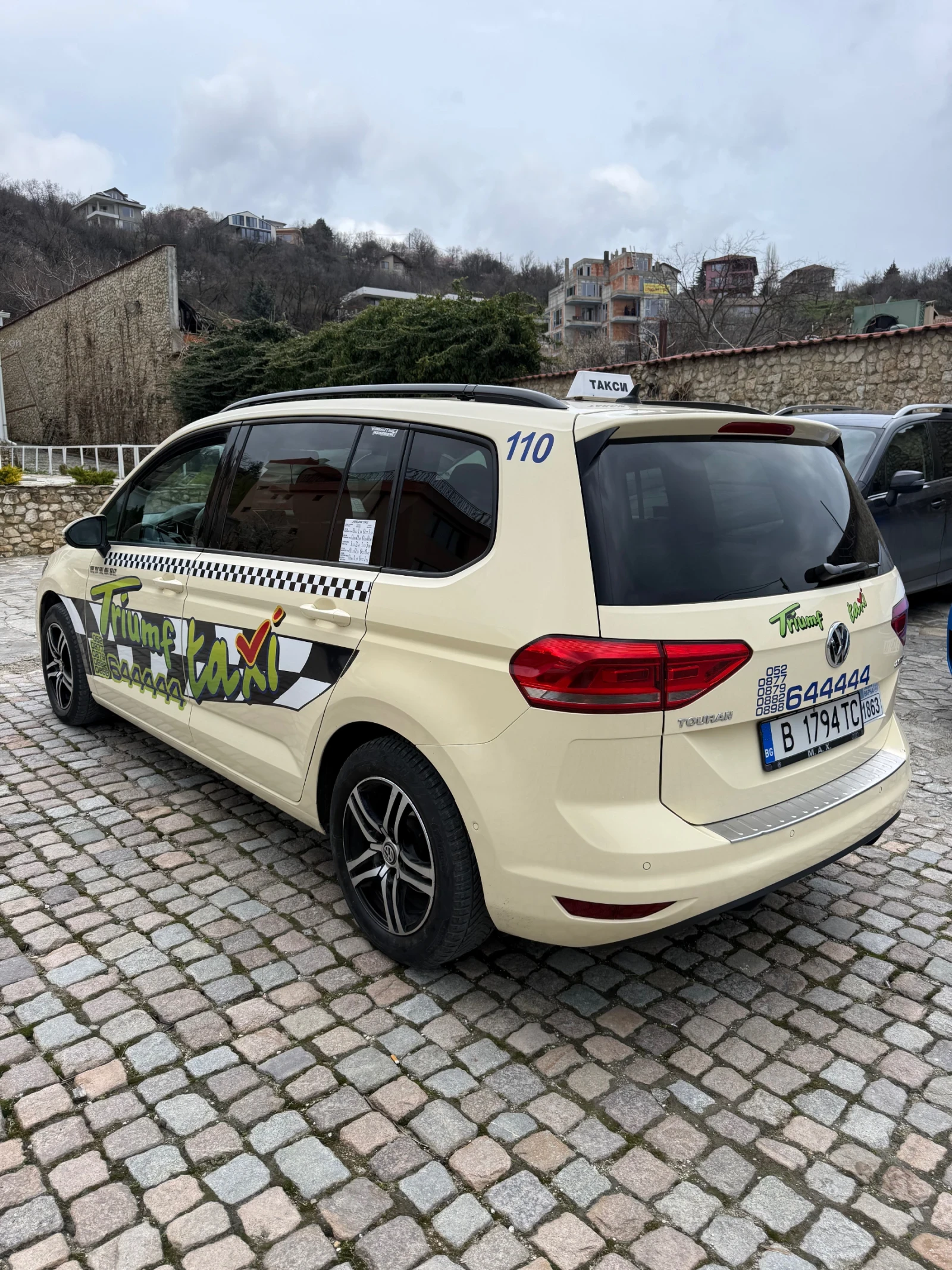 VW Touran 2.0 TDI, снимка 4 - Автомобили и джипове - 54033604