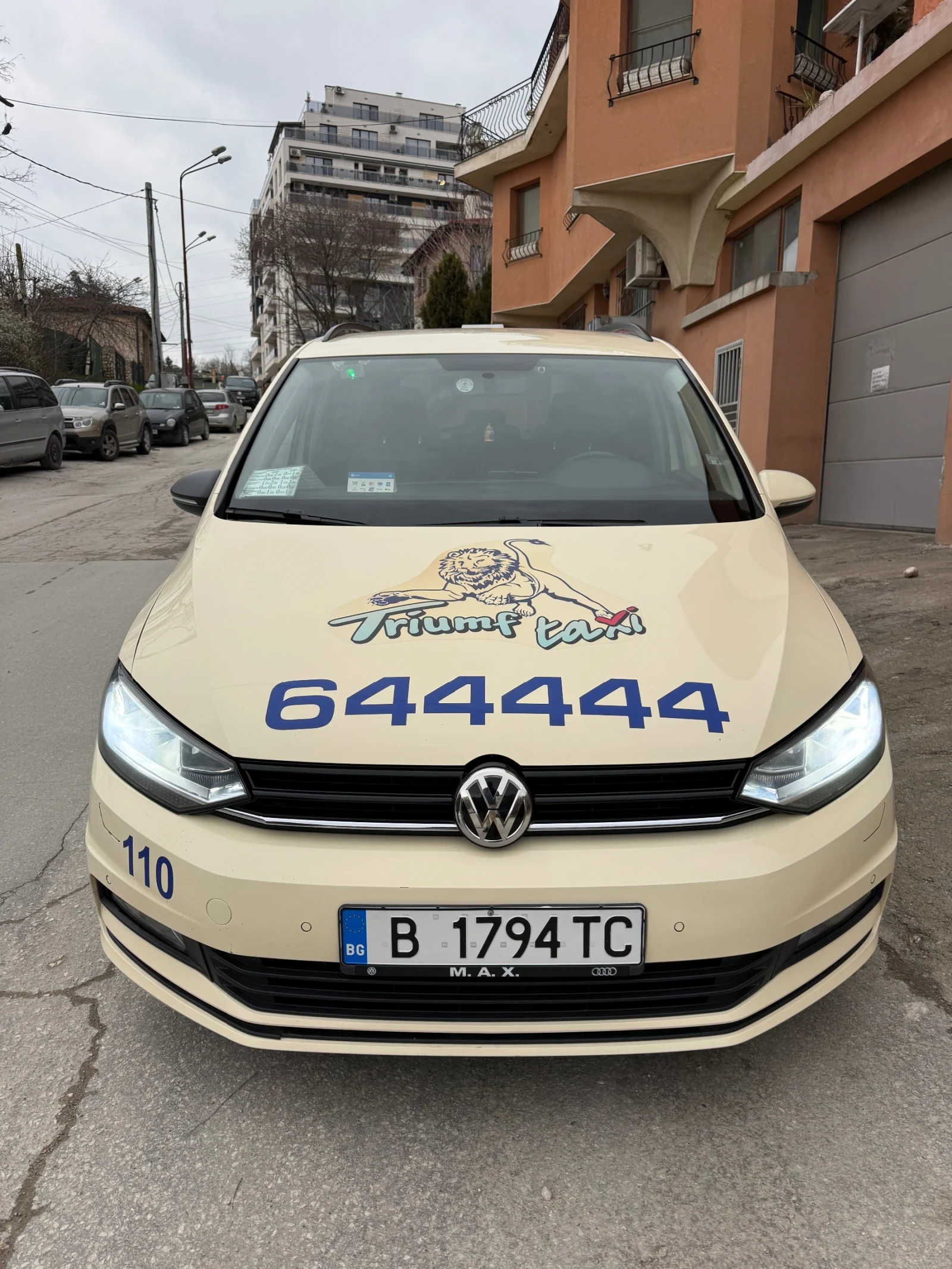 VW Touran 2.0 TDI, снимка 17 - Автомобили и джипове - 54033604