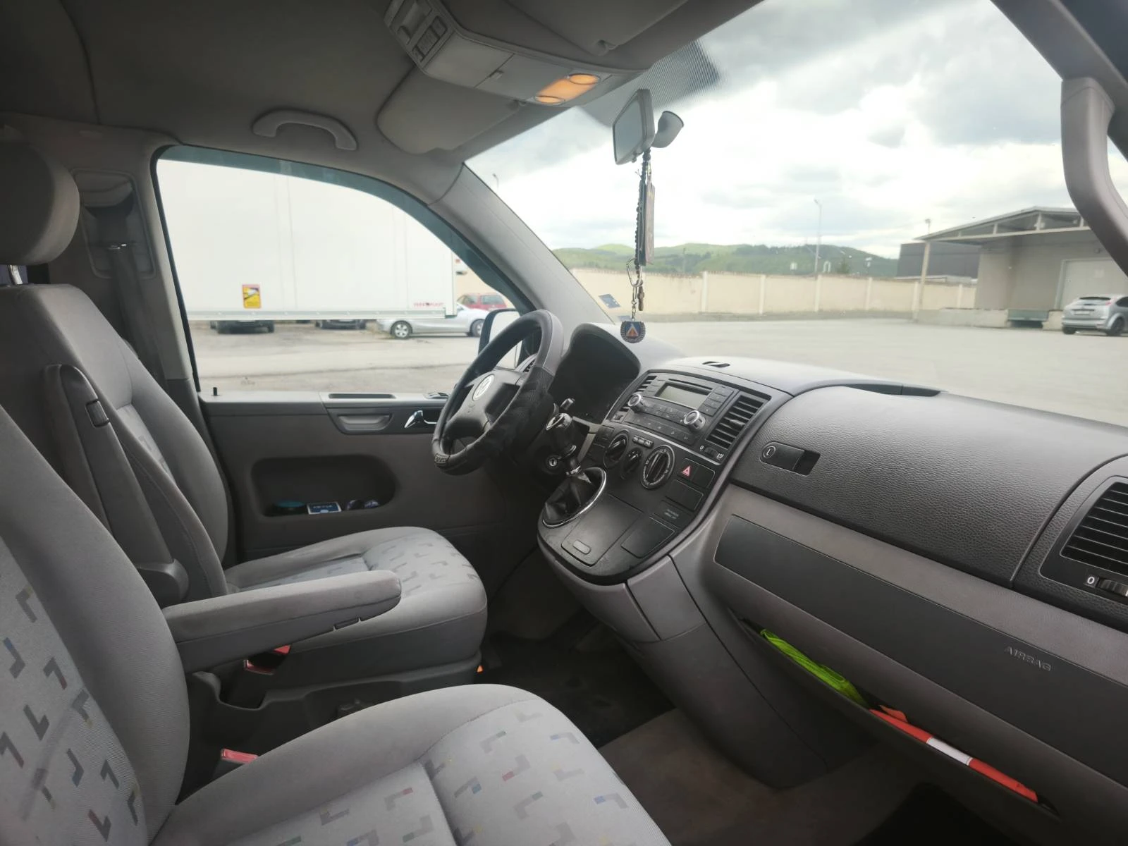 VW Multivan 2.5TDI / 130к.с., снимка 9 - Автомобили и джипове - 54564375