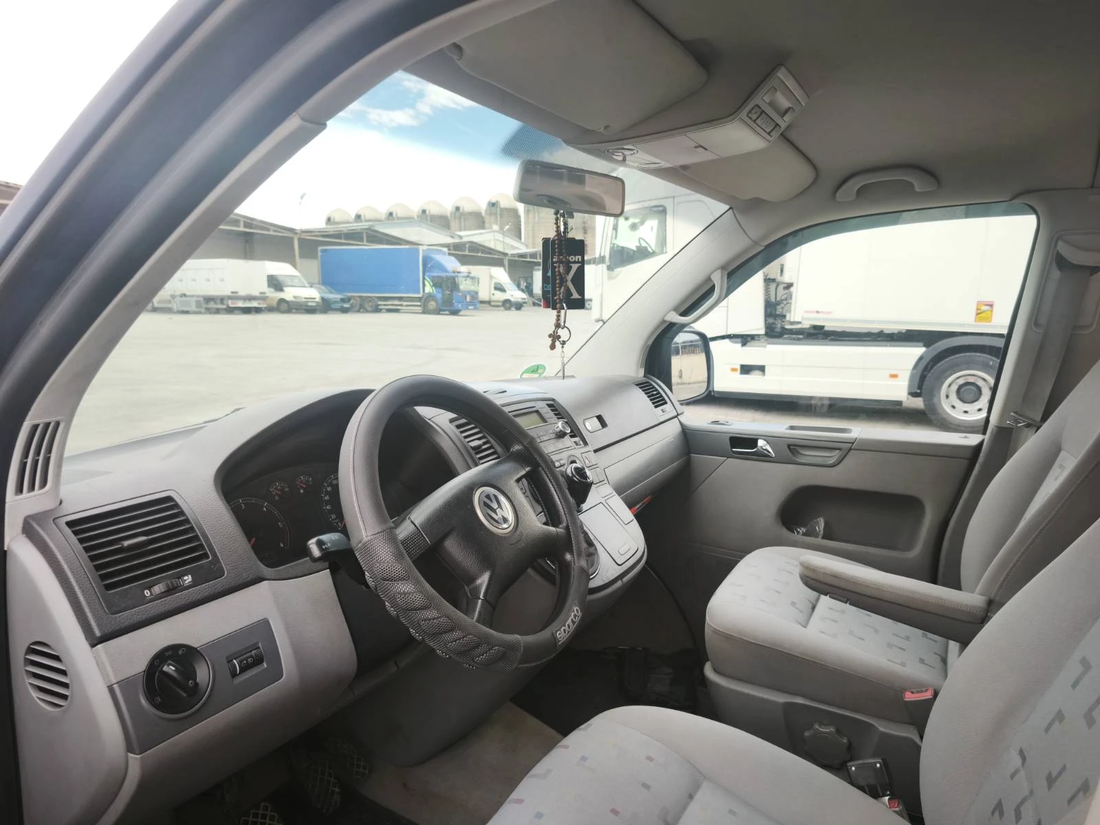 VW Multivan 2.5TDI / 130к.с., снимка 8 - Автомобили и джипове - 54564375