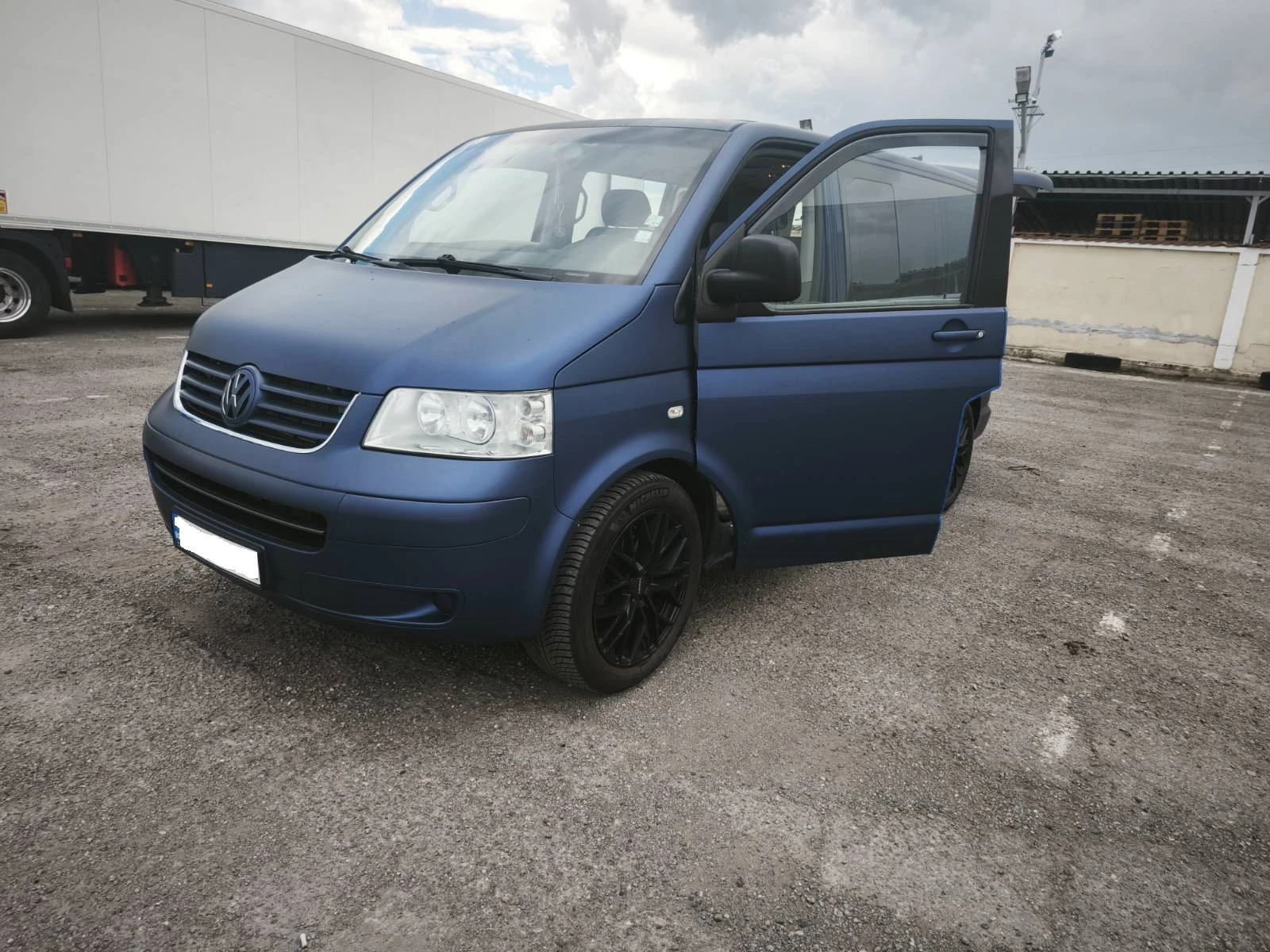 VW Multivan 2.5TDI / 130к.с., снимка 7 - Автомобили и джипове - 54564375