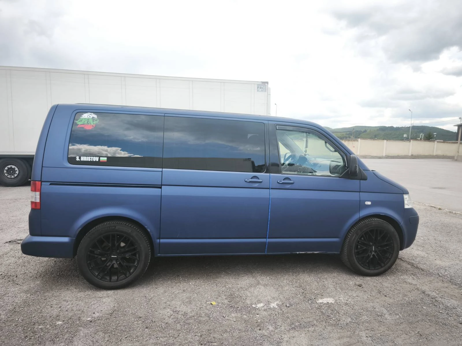 VW Multivan 2.5TDI / 130к.с., снимка 6 - Автомобили и джипове - 54564375