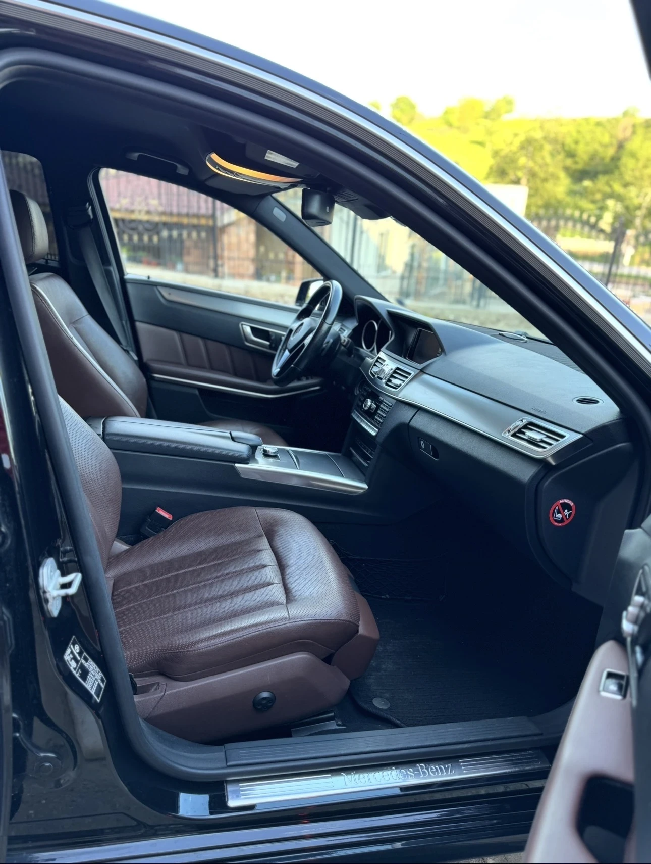 Mercedes-Benz E 350 4 MATIC, снимка 10 - Автомобили и джипове - 54634729