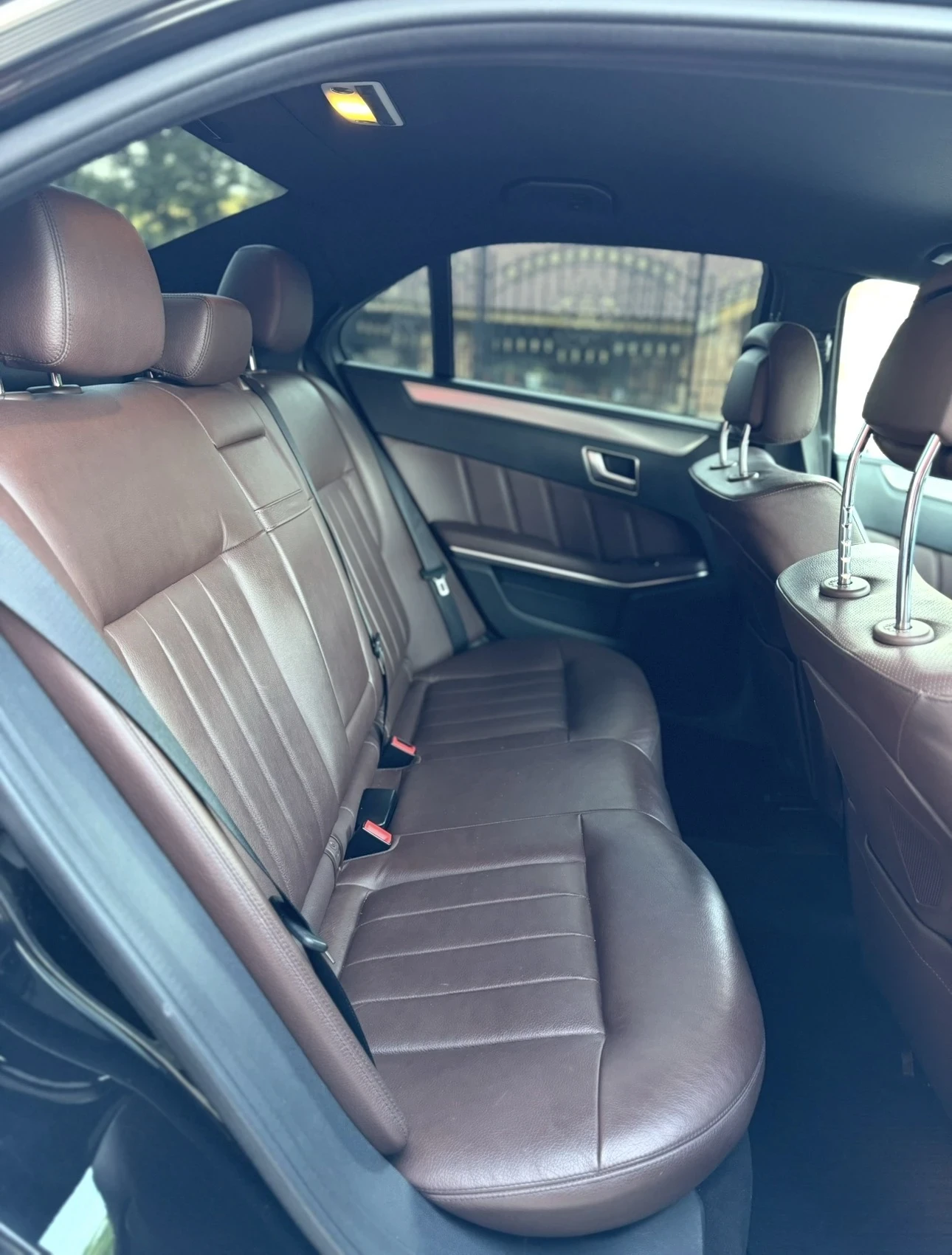 Mercedes-Benz E 350 4 MATIC, снимка 9 - Автомобили и джипове - 54634729