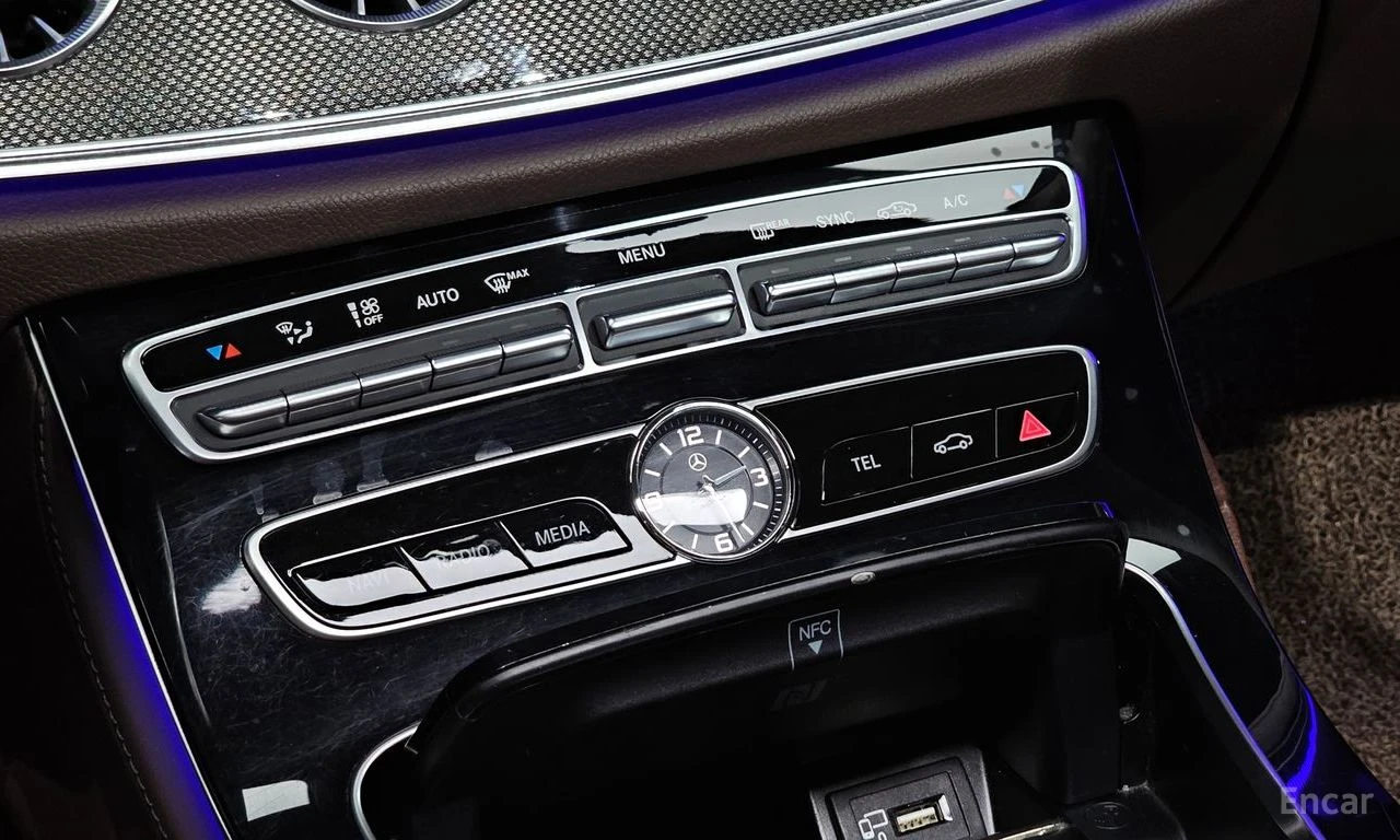 Mercedes-Benz CLS 300 d AMG PACK* BURMESTER* HEAD-UP* DIGITAL* AMBIENT* , снимка 13 - Автомобили и джипове - 54904202