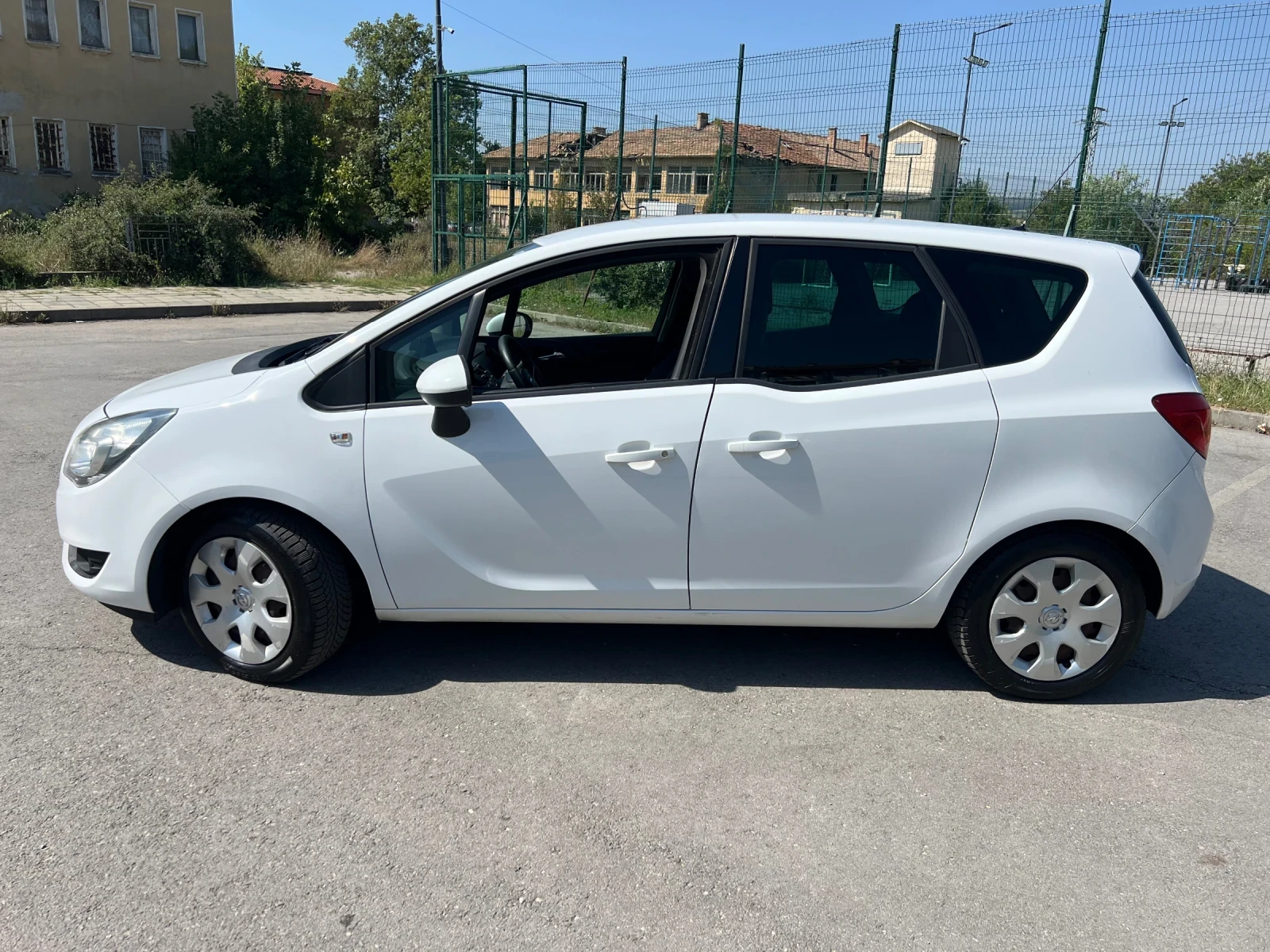 Opel Meriva 1.6CDTI, снимка 8 - Автомобили и джипове - 55977877