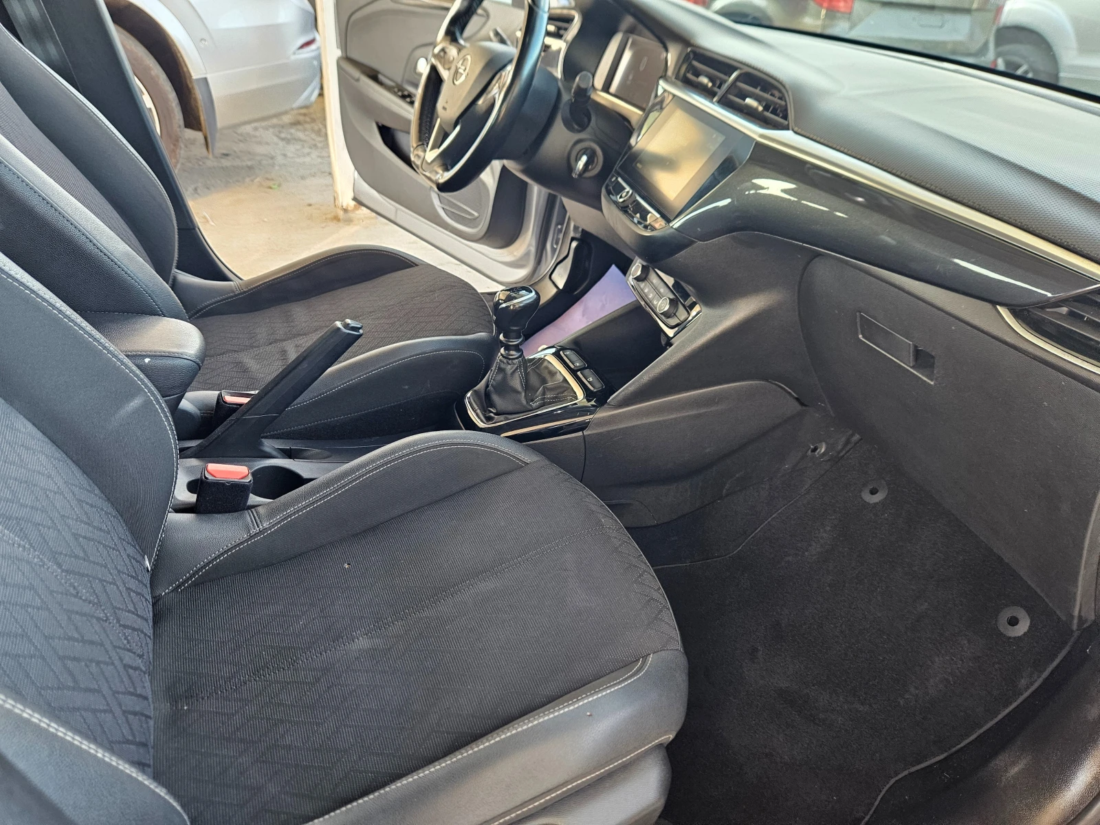 Opel Corsa 1.2 turbo 101 k.c, снимка 13 - Автомобили и джипове - 56600593