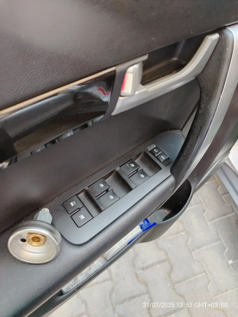 Chevrolet Captiva 2.4 100Anniv.4WD Swiss 7sitzen 167 GPL, снимка 10 - Автомобили и джипове - 52905223