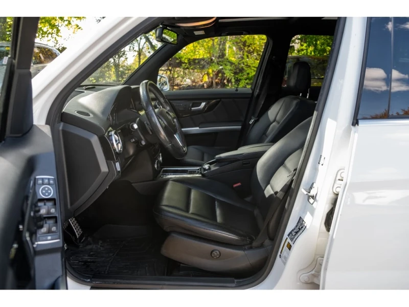 Mercedes-Benz GLK * BlueTec| NoAccident| AMG| Avantgarde+ | Pano| Bl, снимка 10 - Автомобили и джипове - 52772953