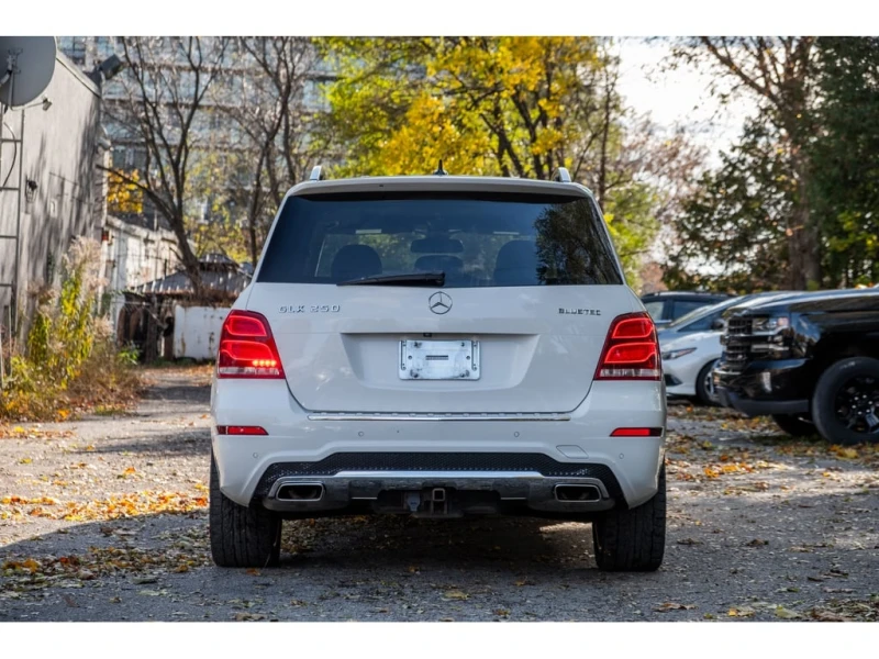 Mercedes-Benz GLK * BlueTec| NoAccident| AMG| Avantgarde+ | Pano| Bl, снимка 5 - Автомобили и джипове - 52772953