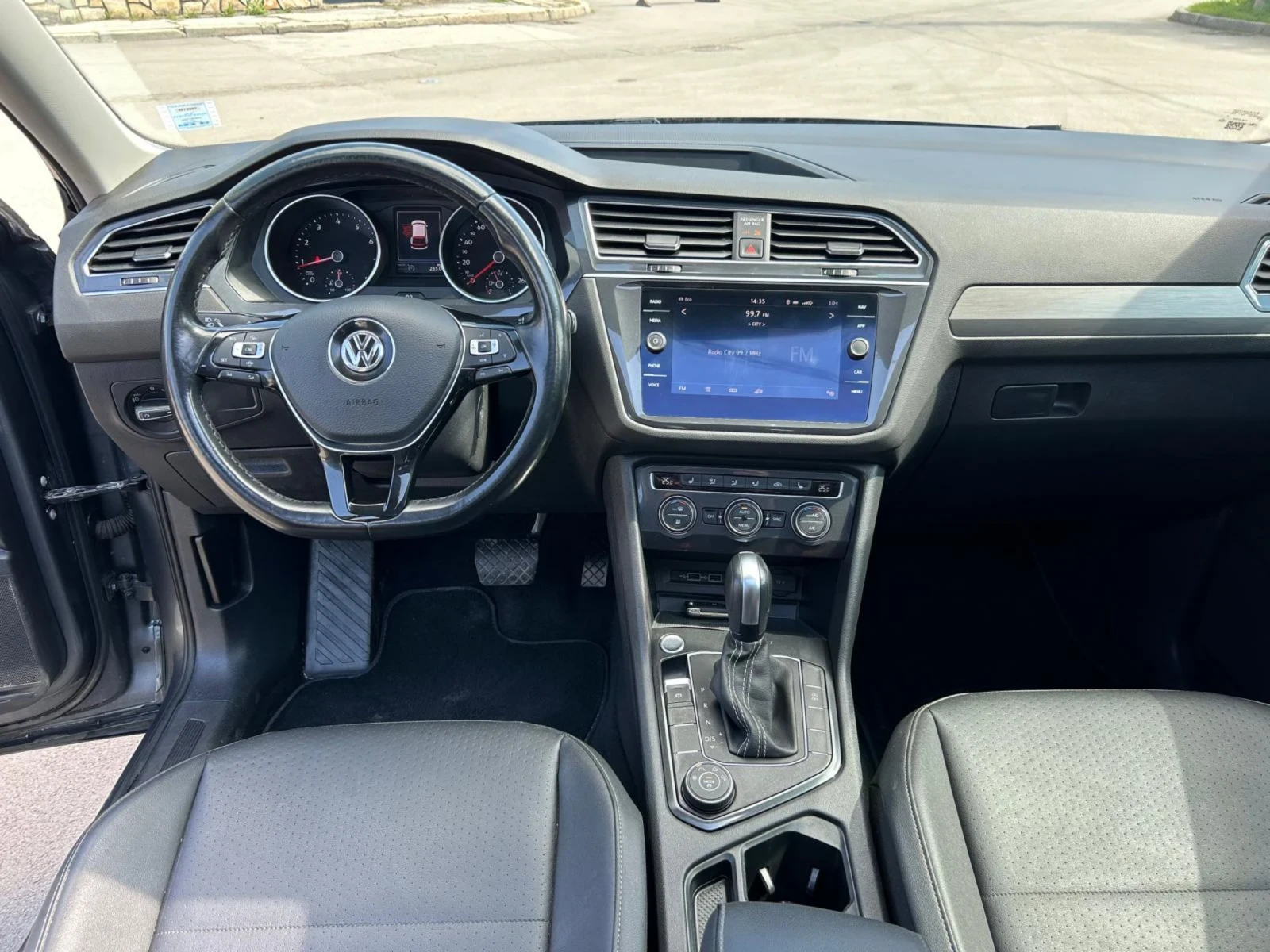 VW Tiguan 4MOTION Автом Панорама Кожа - изображение 8