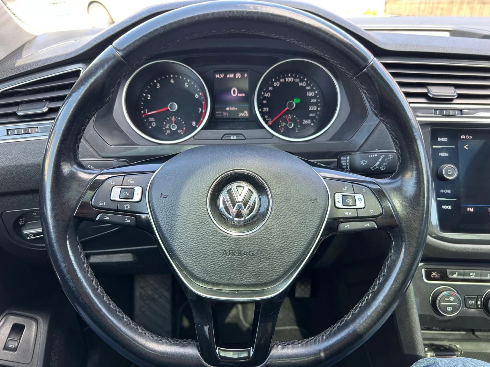 VW Tiguan 4MOTION Автом Панорама Кожа - изображение 10